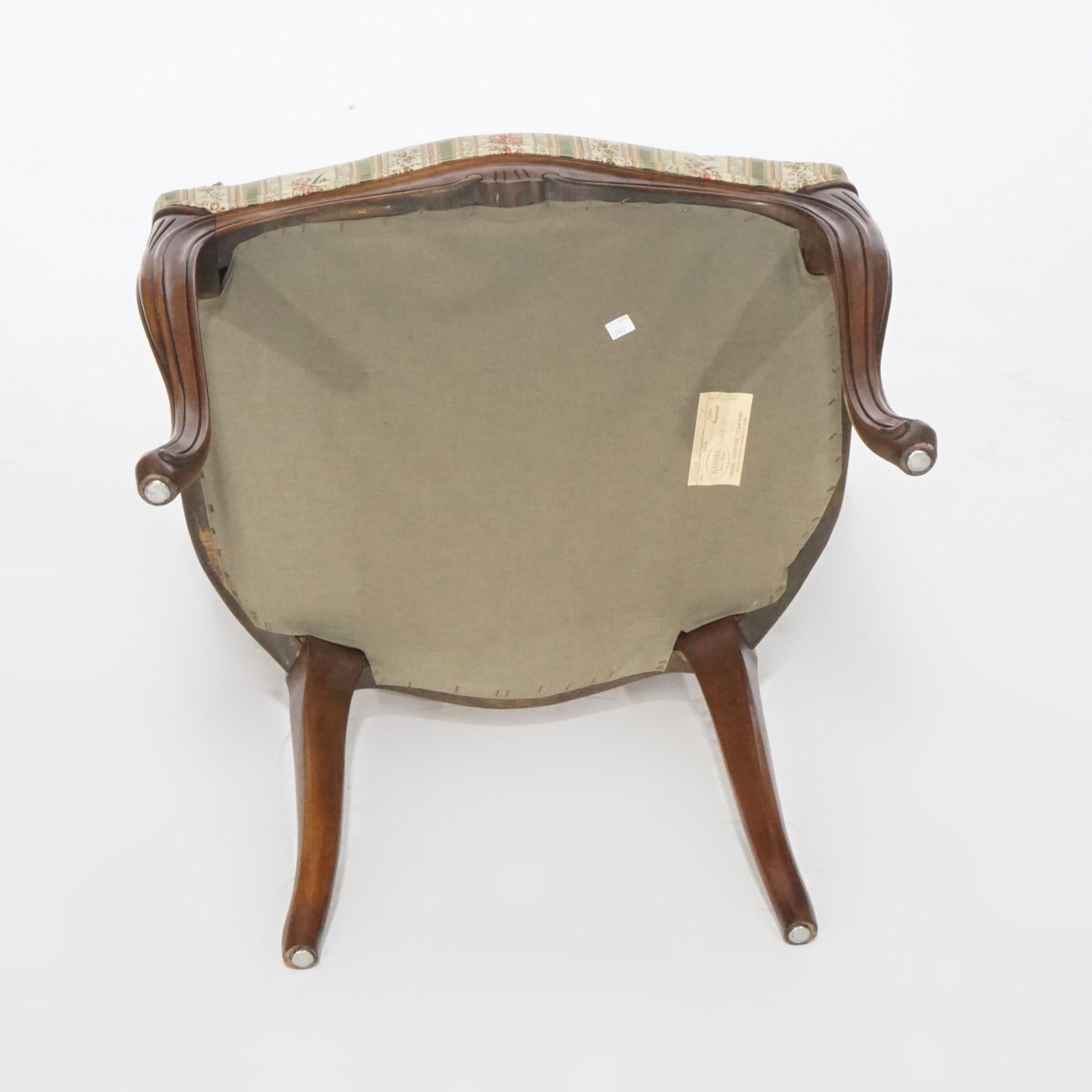 Satz von sechs französischen Sesseln aus Nussbaumholz im Louis-XV-Stil von Kindel, 20. Jahrhundert im Angebot 9