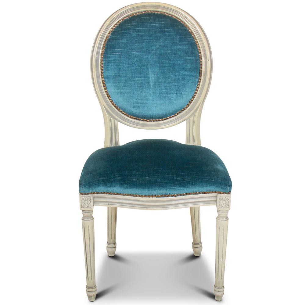 A set of six vintage painted beechwood French Cameo-back Louis XVI style chairs.
A classic French design- these are not only elegant, well-proportioned chairs, but sturdy and comfortable without old repairs or structural issues.
Suitable for a