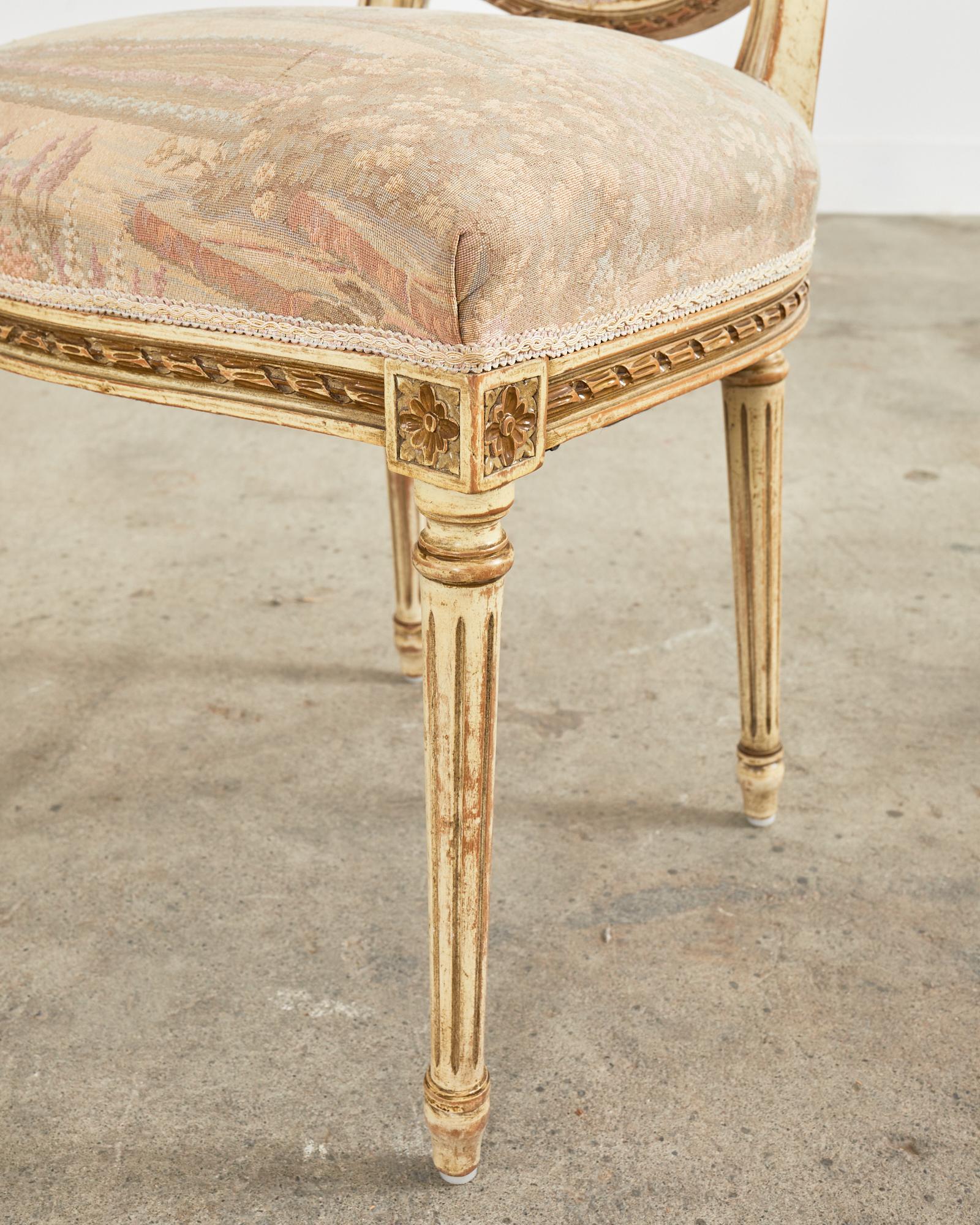 Ensemble de six chaises de salle à manger françaises peintes de style Louis XVI en vente 9