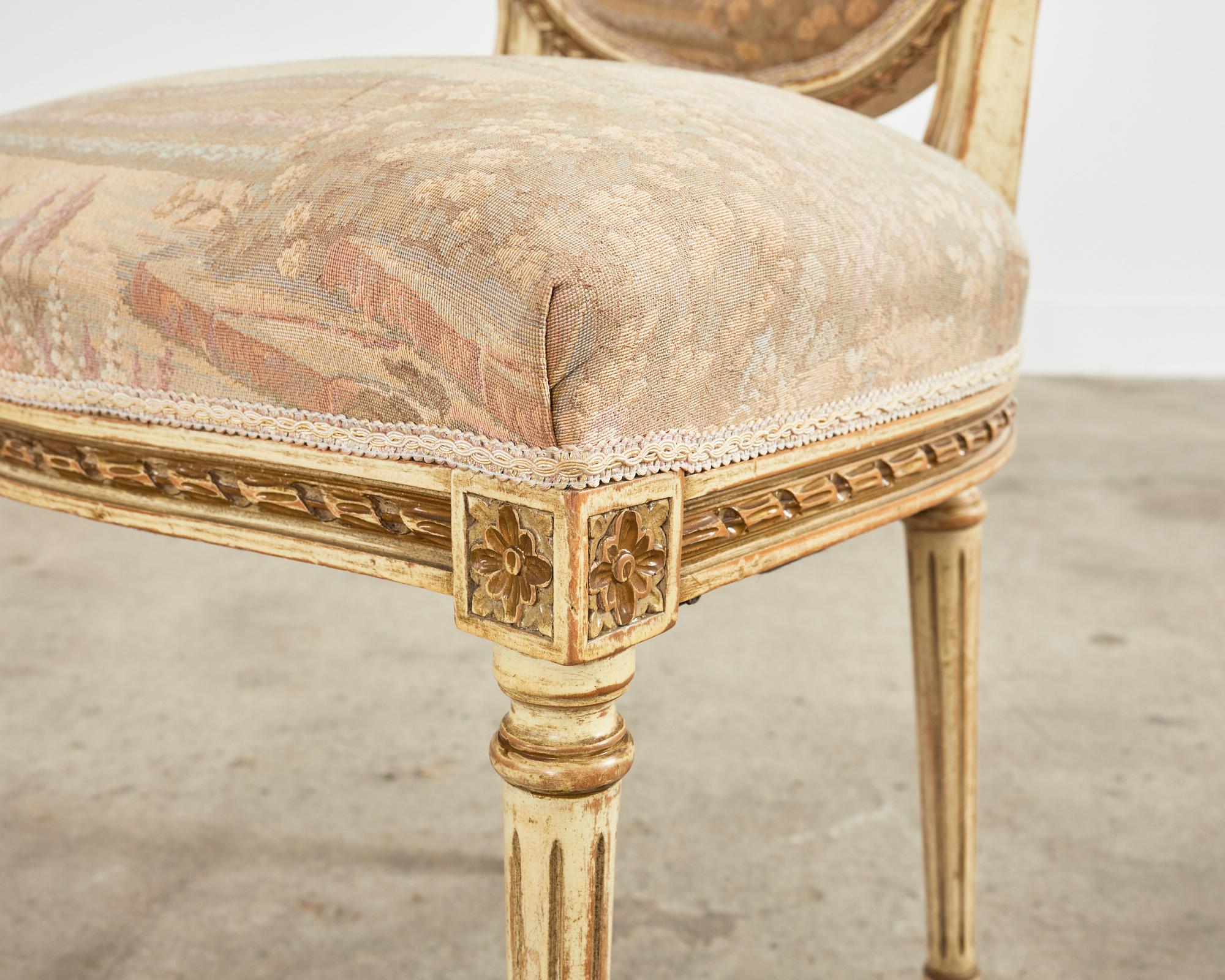 Ensemble de six chaises de salle à manger françaises peintes de style Louis XVI en vente 10