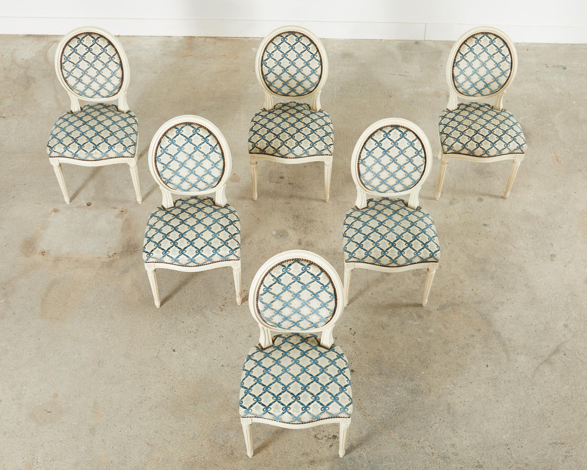 Set of Six French Louis XVI Style Painted Dining Chairs In Good Condition For Sale In Rio Vista, CA