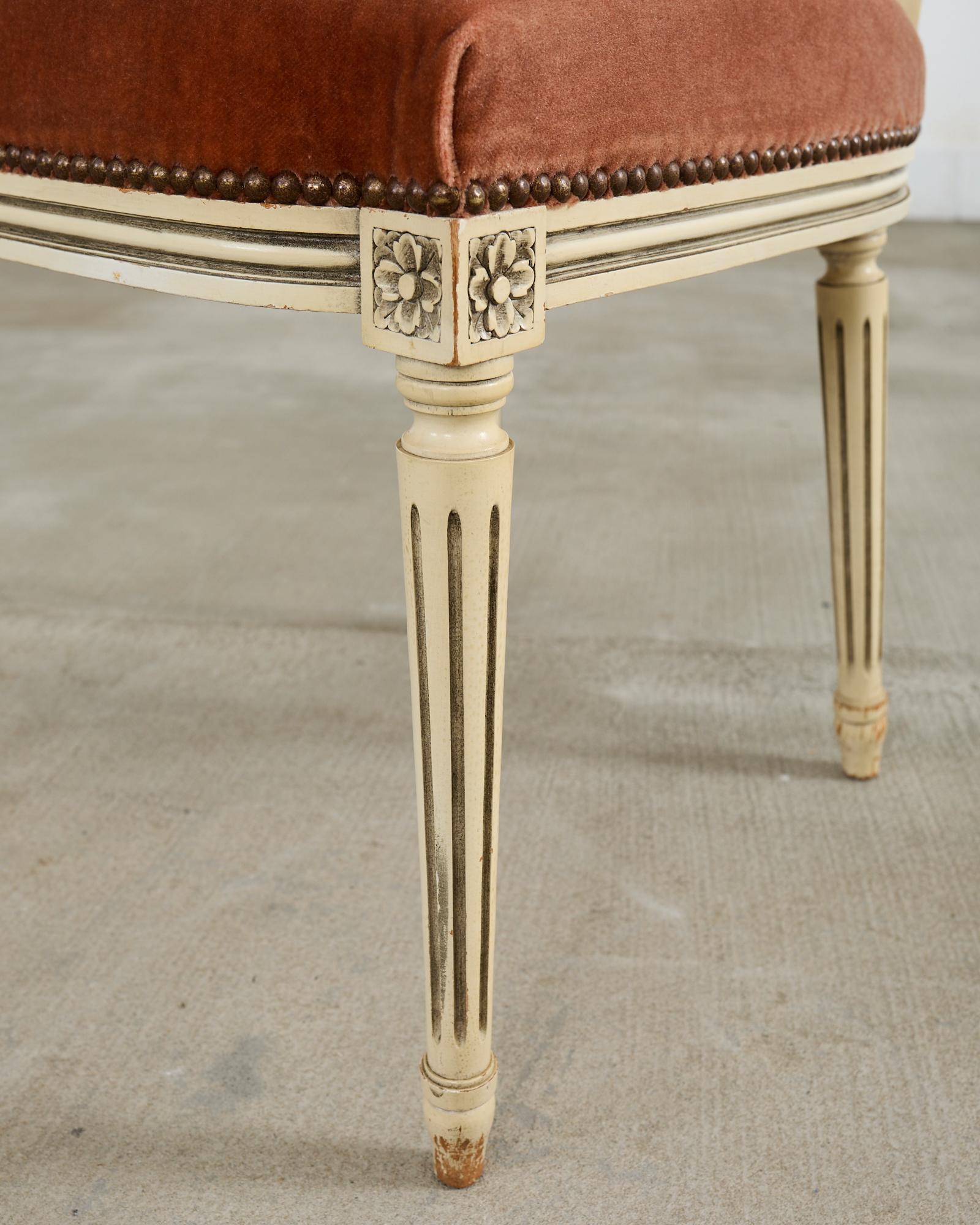 Set di sei sedie da pranzo francesi in stile Luigi XVI dipinte con mohair in vendita 10