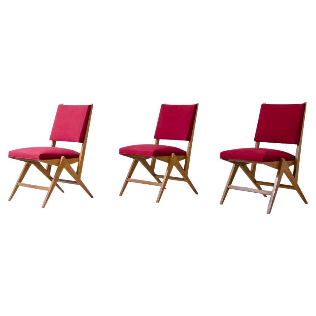 Ensemble de six chaises modernistes françaises en chêne 