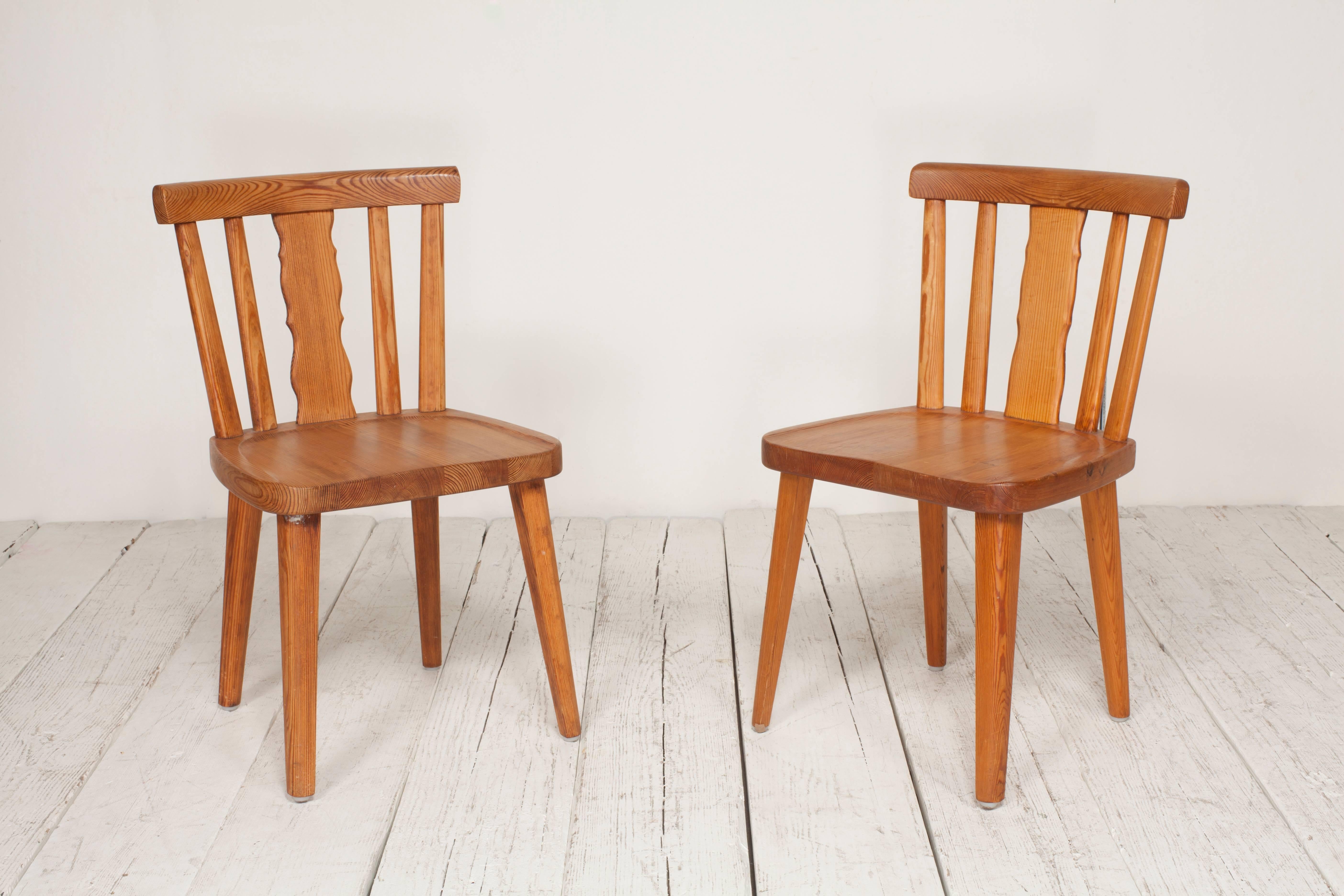 Set of six French pine dining chairs with beautiful centre splat details.