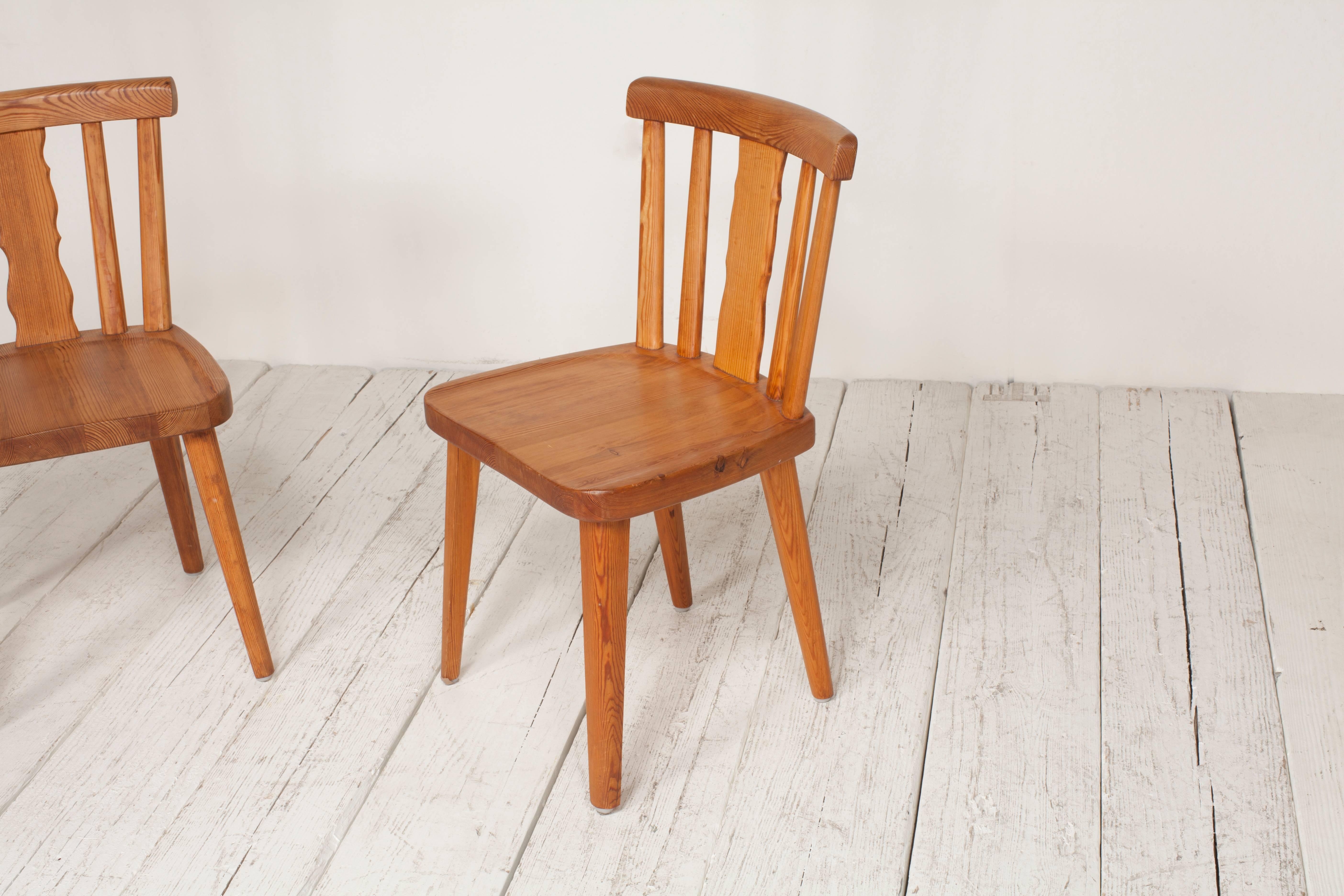 Set of Six French Pine Dining Chairs with Beautiful Centre Splat Details In Excellent Condition In Los Angeles, CA