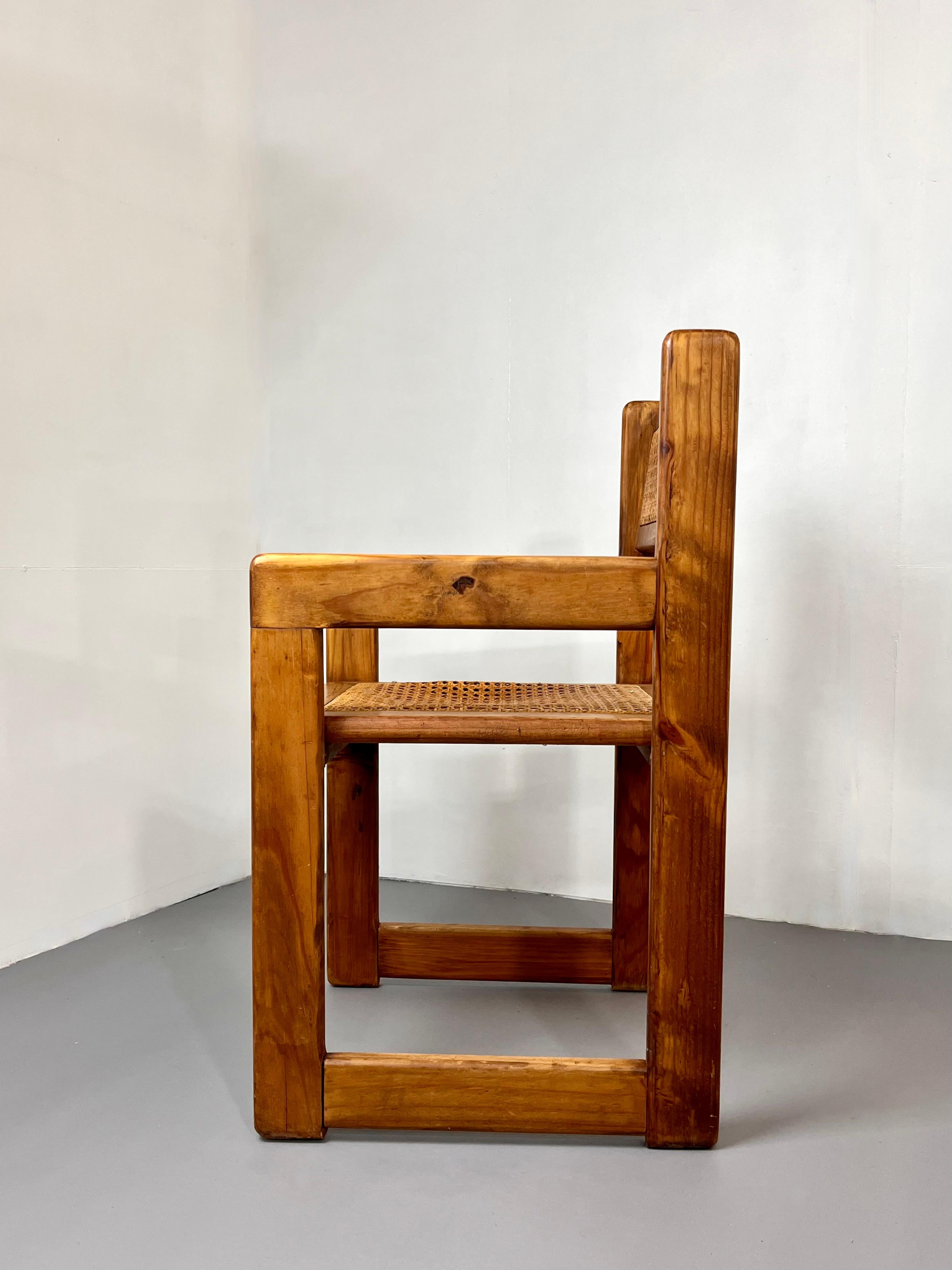 Ensemble de six chaises françaises en pin et cordon de papier avec table  en vente 4
