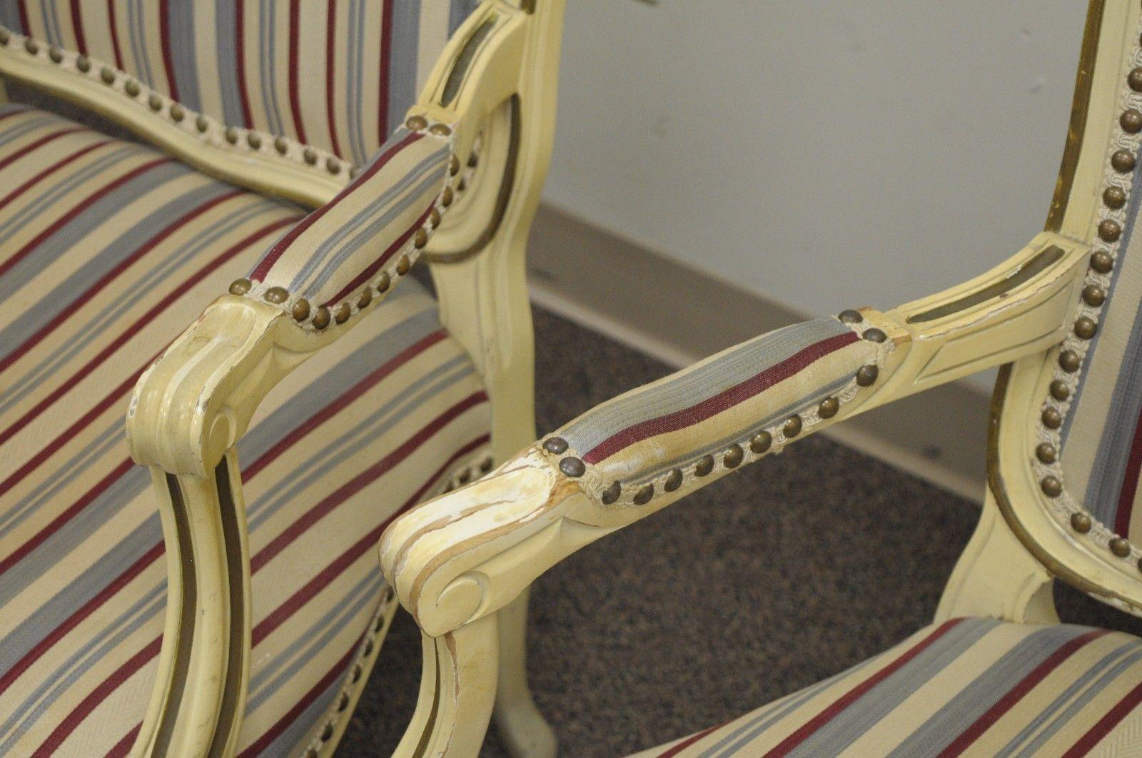 Set aus sechs cremefarben lackierten Esszimmerstühlen im französischen Louis-XV-Stil im Louis-XV-Stil (Holz) im Angebot