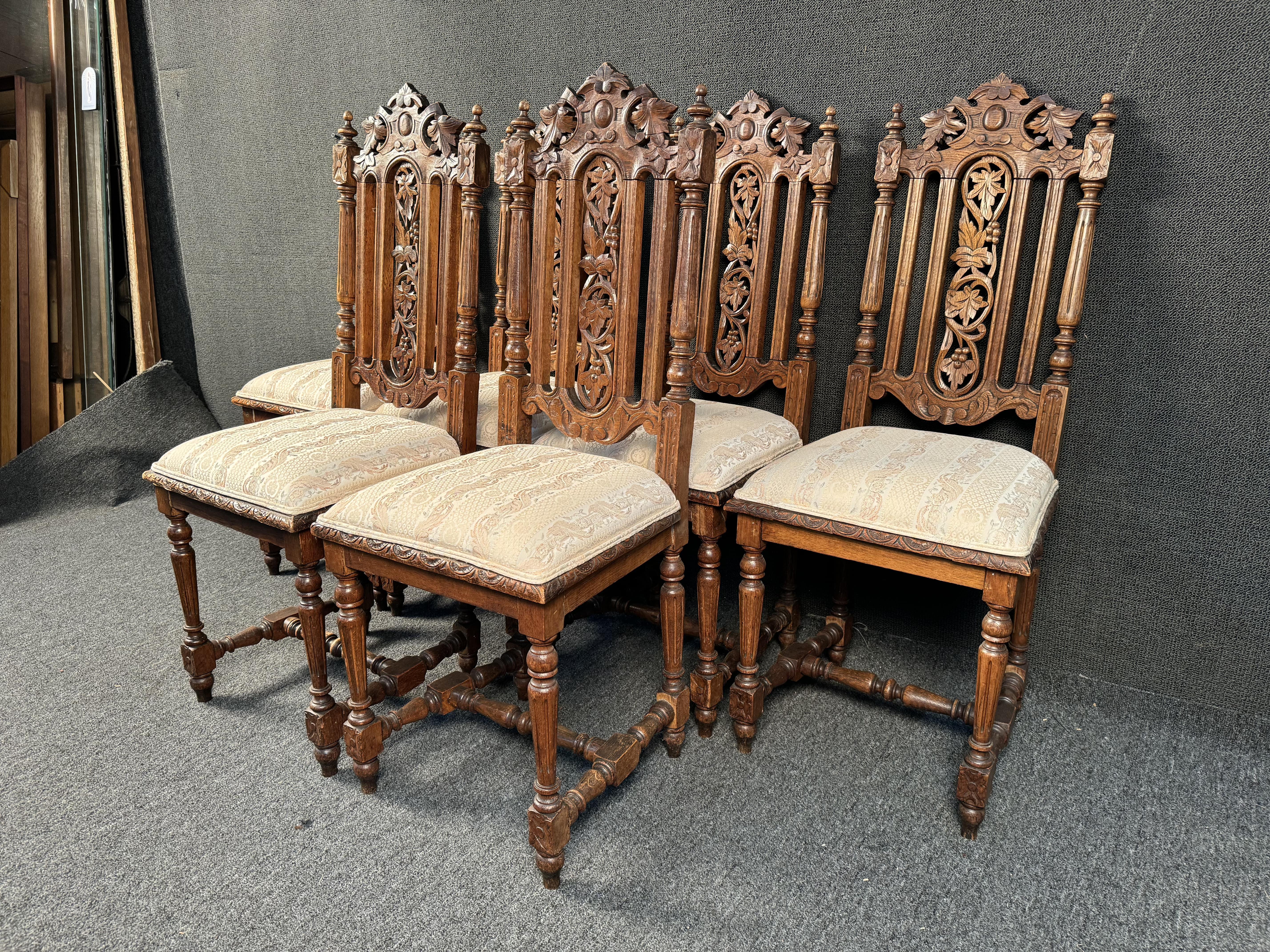 Set of Six French Renaissance Dining Chairs In Good Condition For Sale In Brooklyn, NY