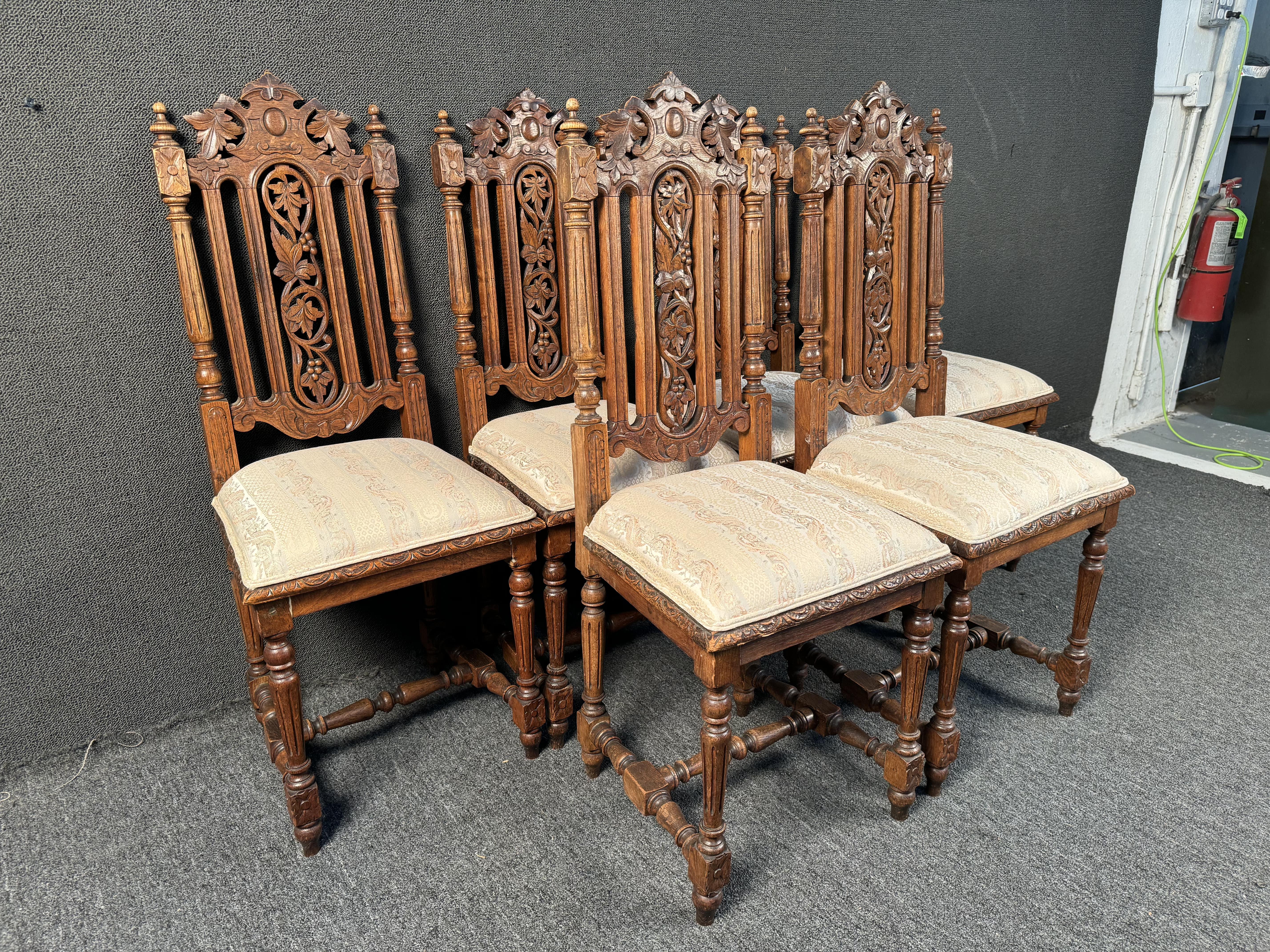 19th Century Set of Six French Renaissance Dining Chairs For Sale