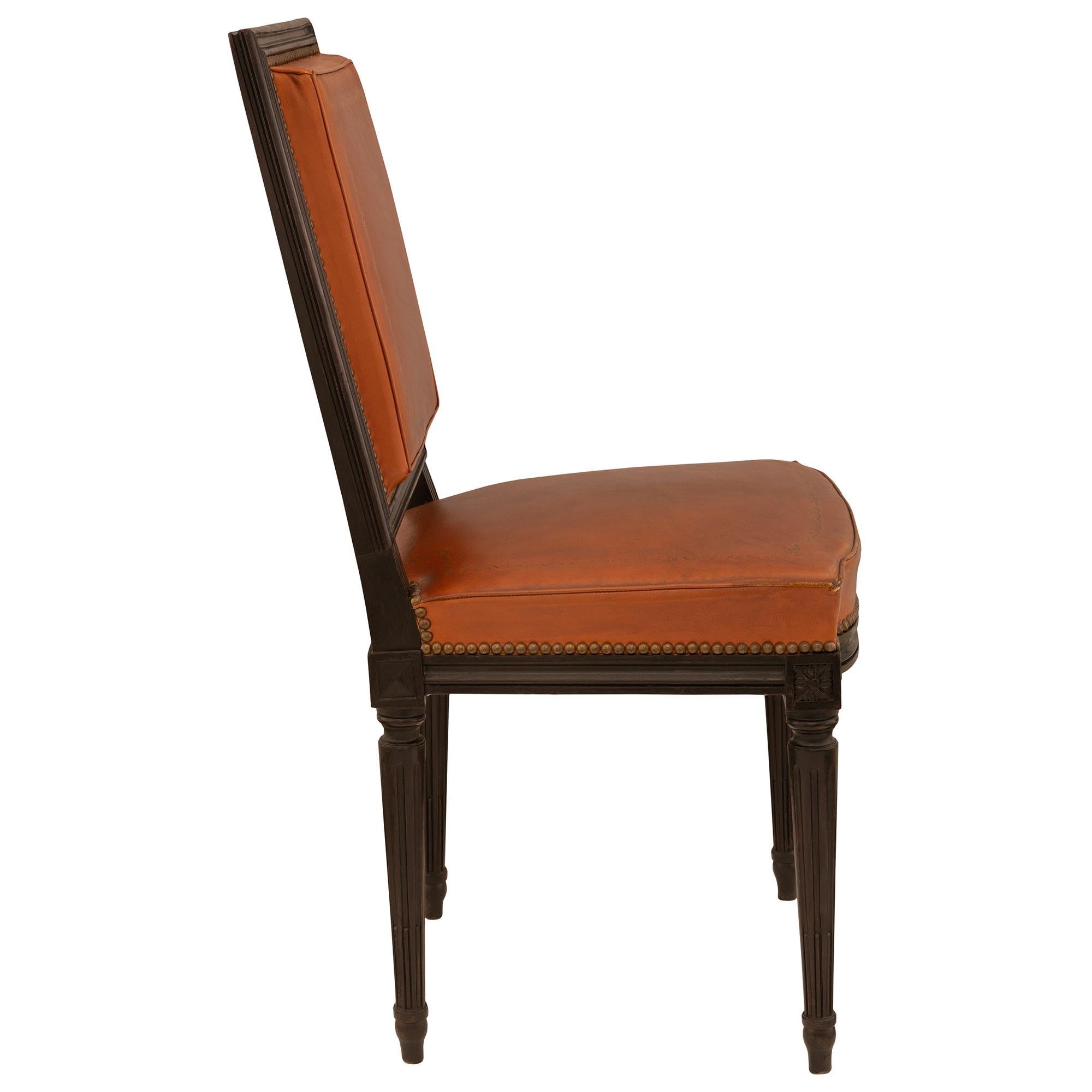 Ébénisé Ensemble de six chaises d'appoint Louis XVI du début du siècle en bois fruitier en vente