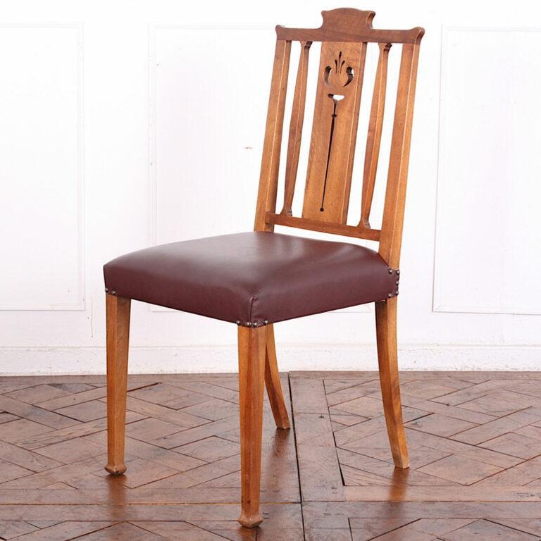 Set of Six French Walnut Art Nouveau Dining Chairs  In Good Condition For Sale In Vancouver, British Columbia