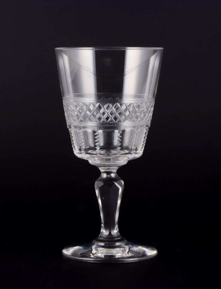 Set von sechs französischen weißen Weingläsern aus Kristallglas. Um 1900 (Französisch) im Angebot