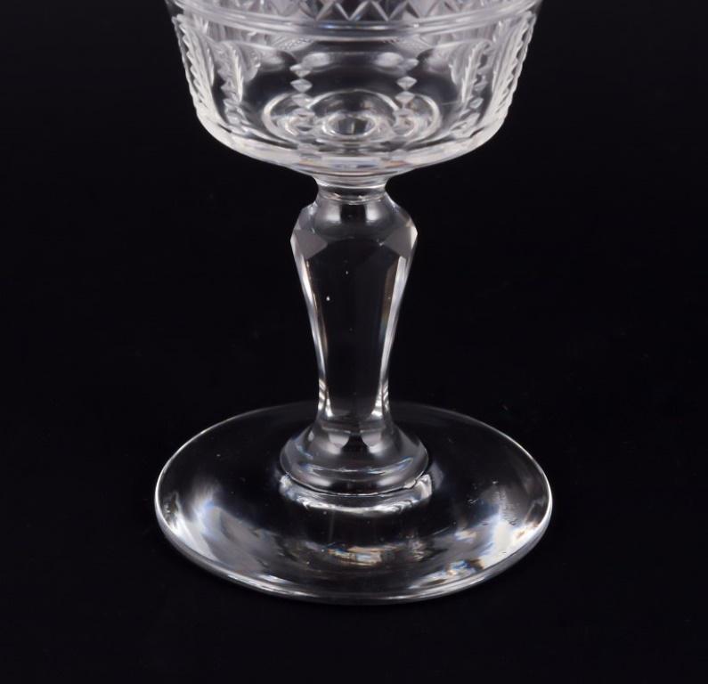 Set von sechs französischen weißen Weingläsern aus Kristallglas. Um 1900 im Angebot 1