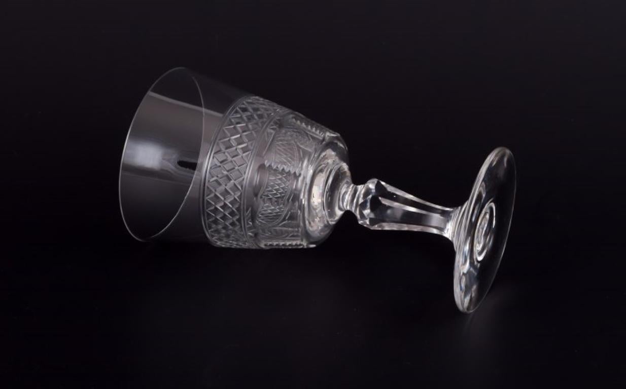Set von sechs französischen weißen Weingläsern aus Kristallglas. Um 1900 im Angebot 3