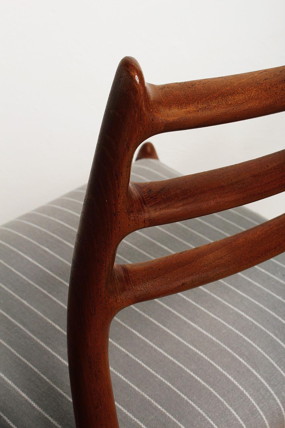 Lino Set di sei sedie da pranzo in teak degli anni '60 completamente restaurate da Niels O. Møller in vendita