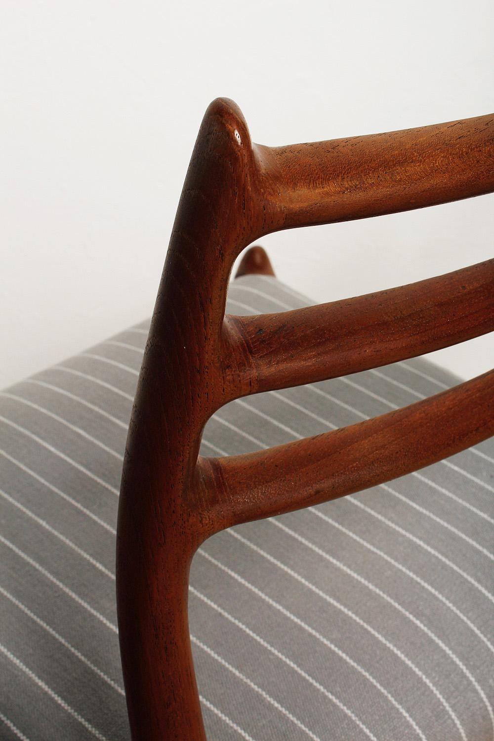 Linen Set of Six Fully Restored 1960s Teak Dining Chairs by Niels O. Møller For Sale