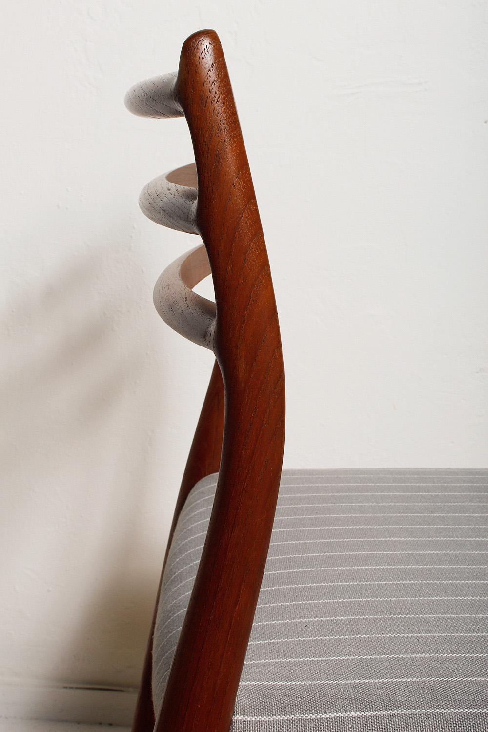 Set of Six Fully Restored 1960s Teak Dining Chairs by Niels O. Møller For Sale 2