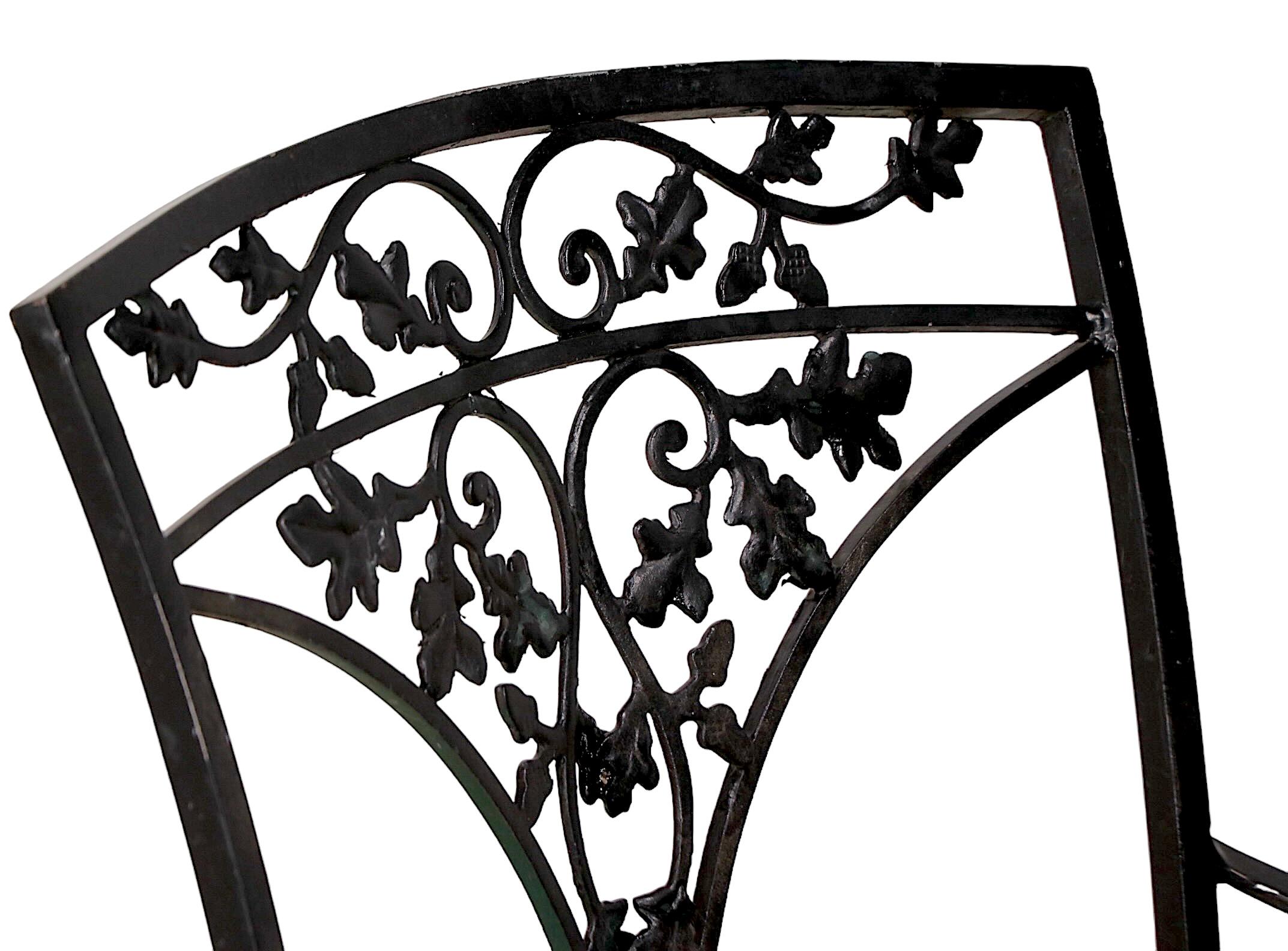Satz von sechs Garten-Patio-Poolside Woodard Orleans Esszimmerstühle (Schmiedeeisen) im Angebot