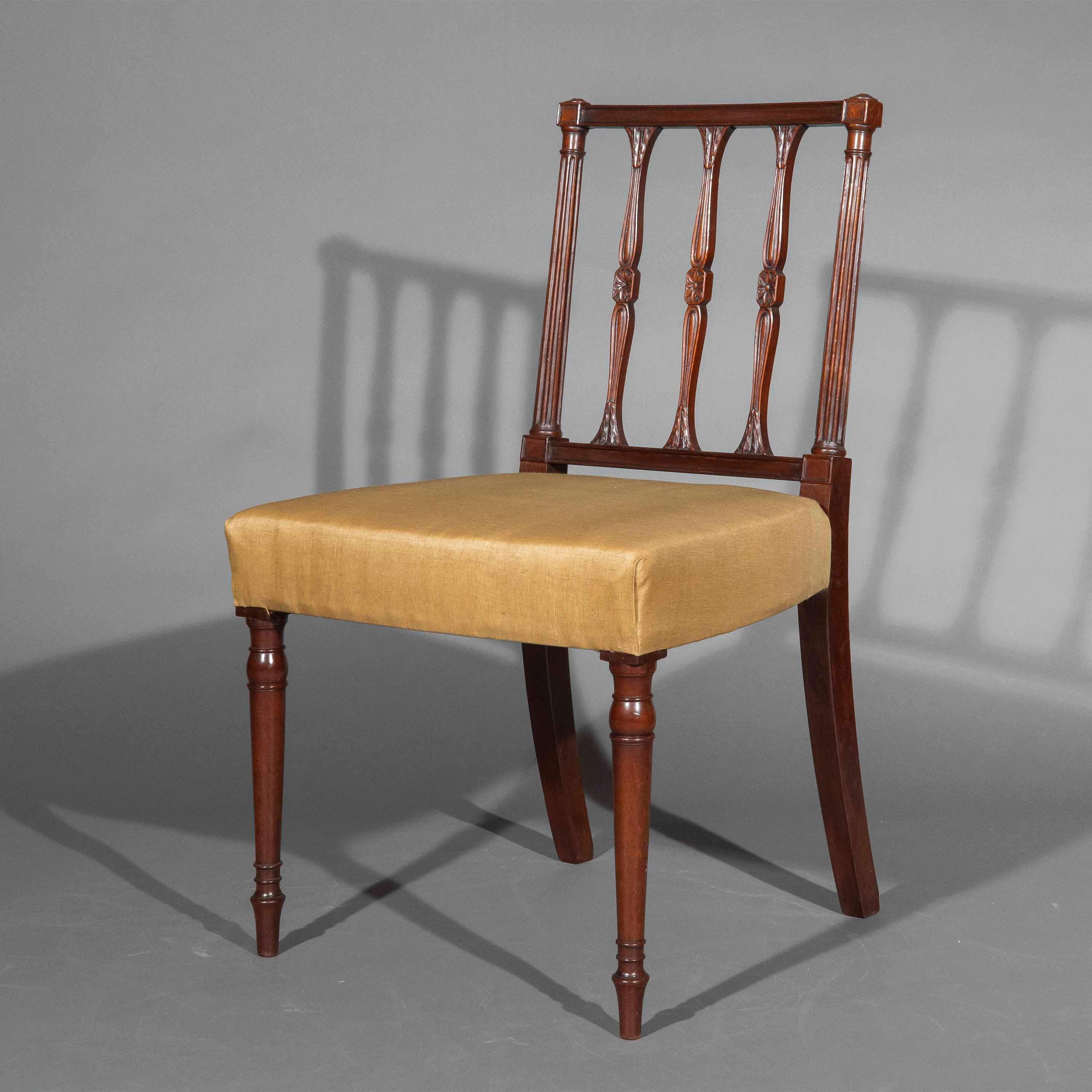 Un set estremamente elegante e raro, di qualità superba, di sei sedie da pranzo del periodo di Giorgio III, inglese, circa 1780.
È disponibile anche una coppia di poltrone abbinate.

Perché ci piacciono
Un modello meravigliosamente elegante,
