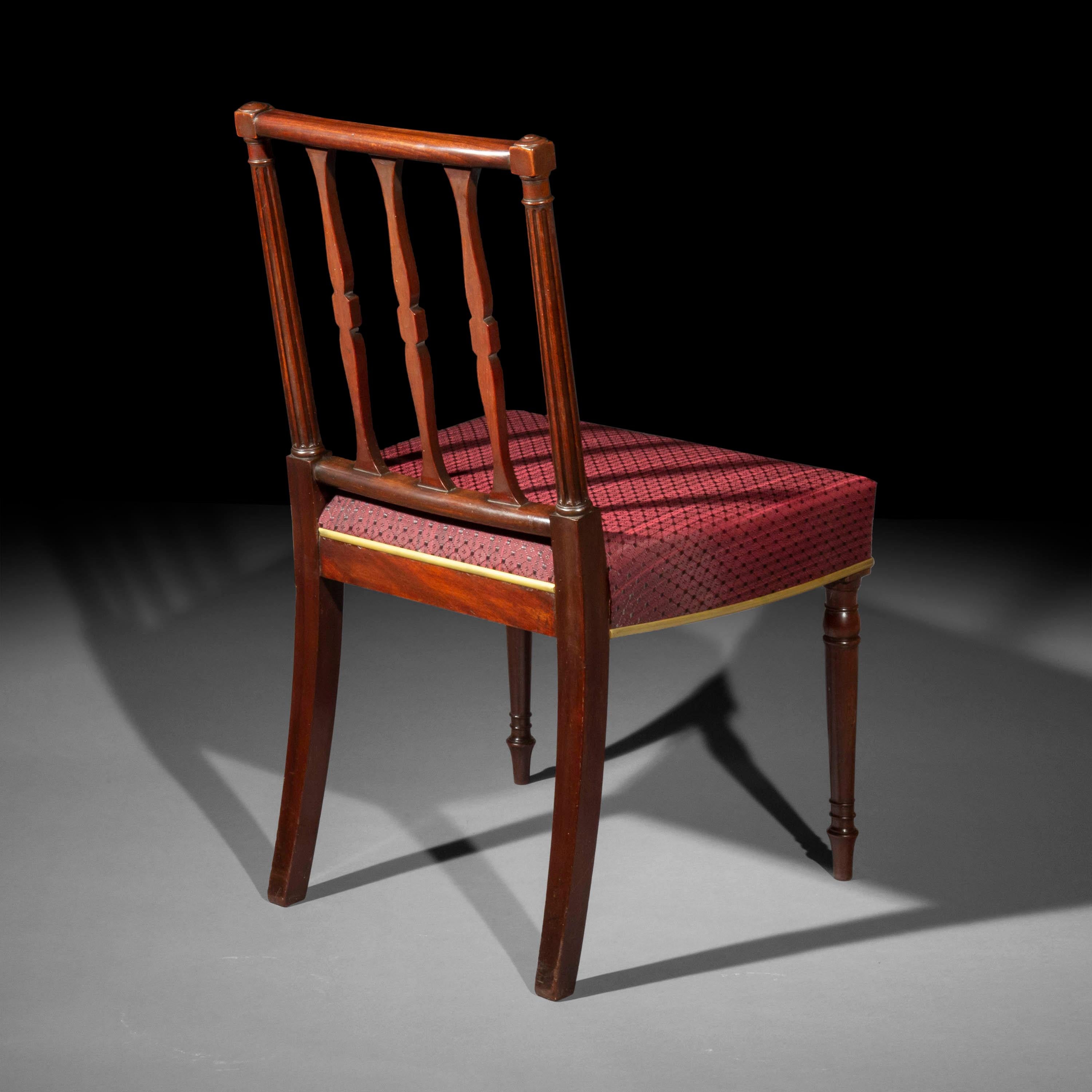 XVIIIe siècle Ensemble de six chaises de salle à manger George III en vente