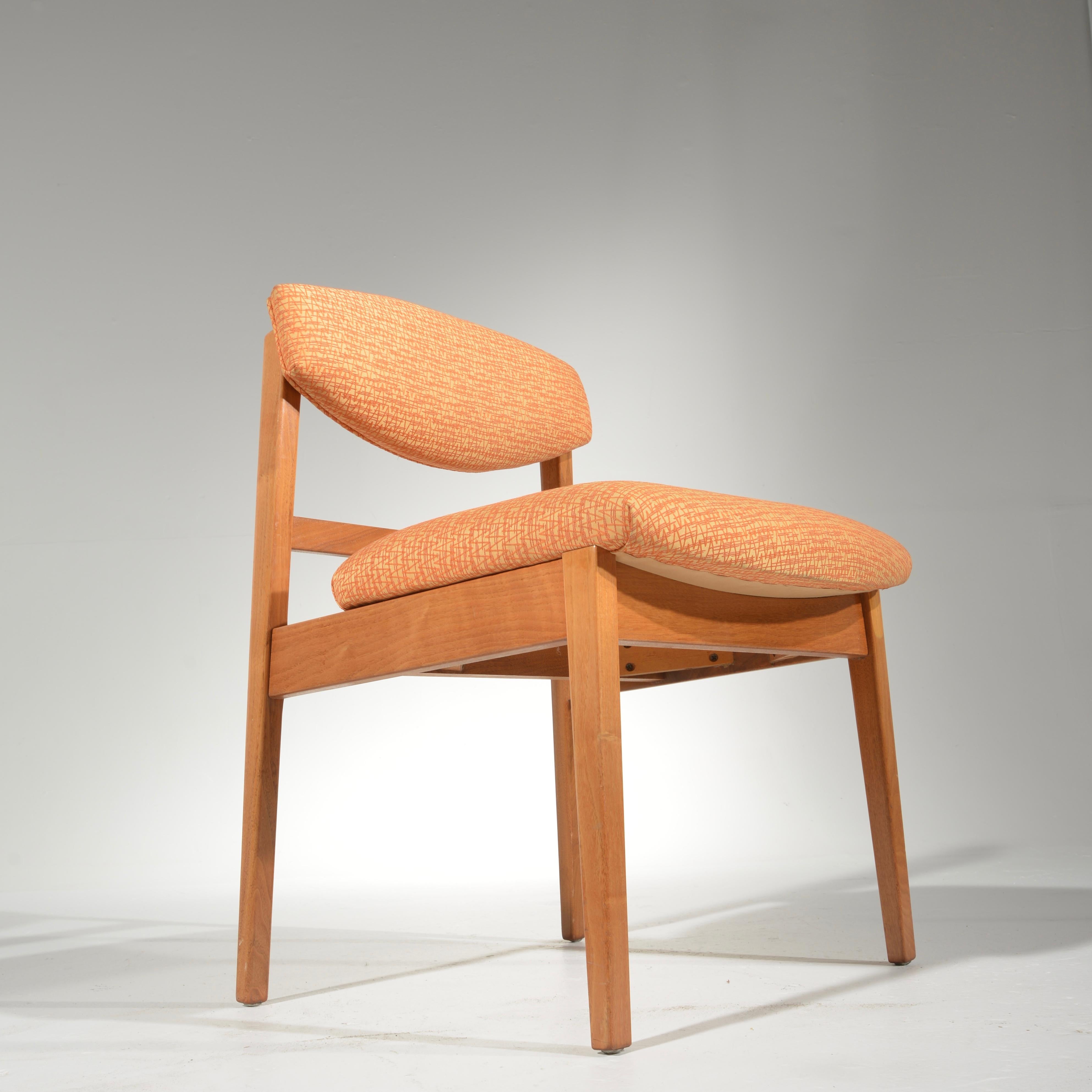 Mid-Century moderno Set di sei sedie da pranzo in noce George Nelson per Herman Miller in vendita