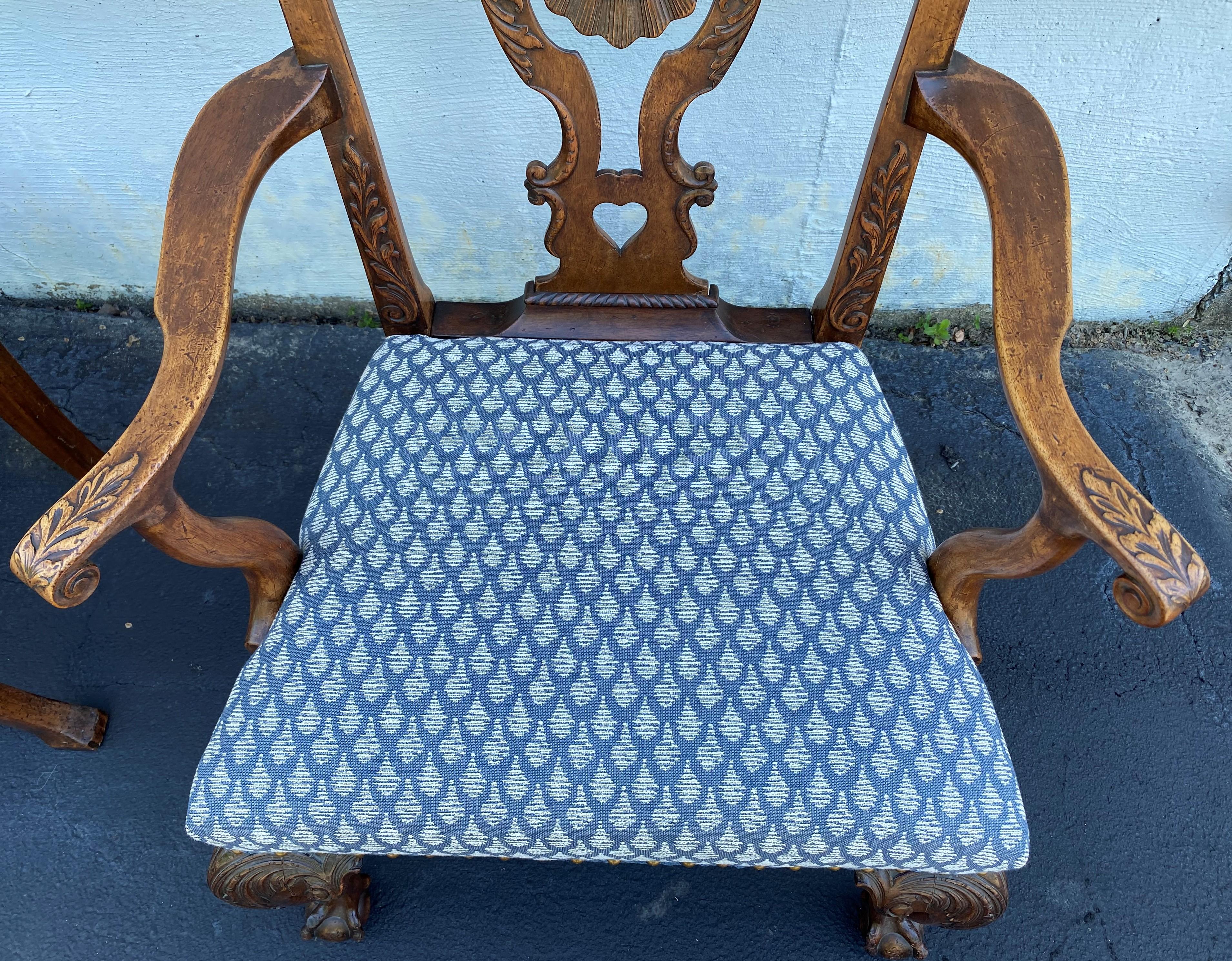 Set of Six Georgian Chippendale Carved Mahogany Chippendale Dining Chairs 2