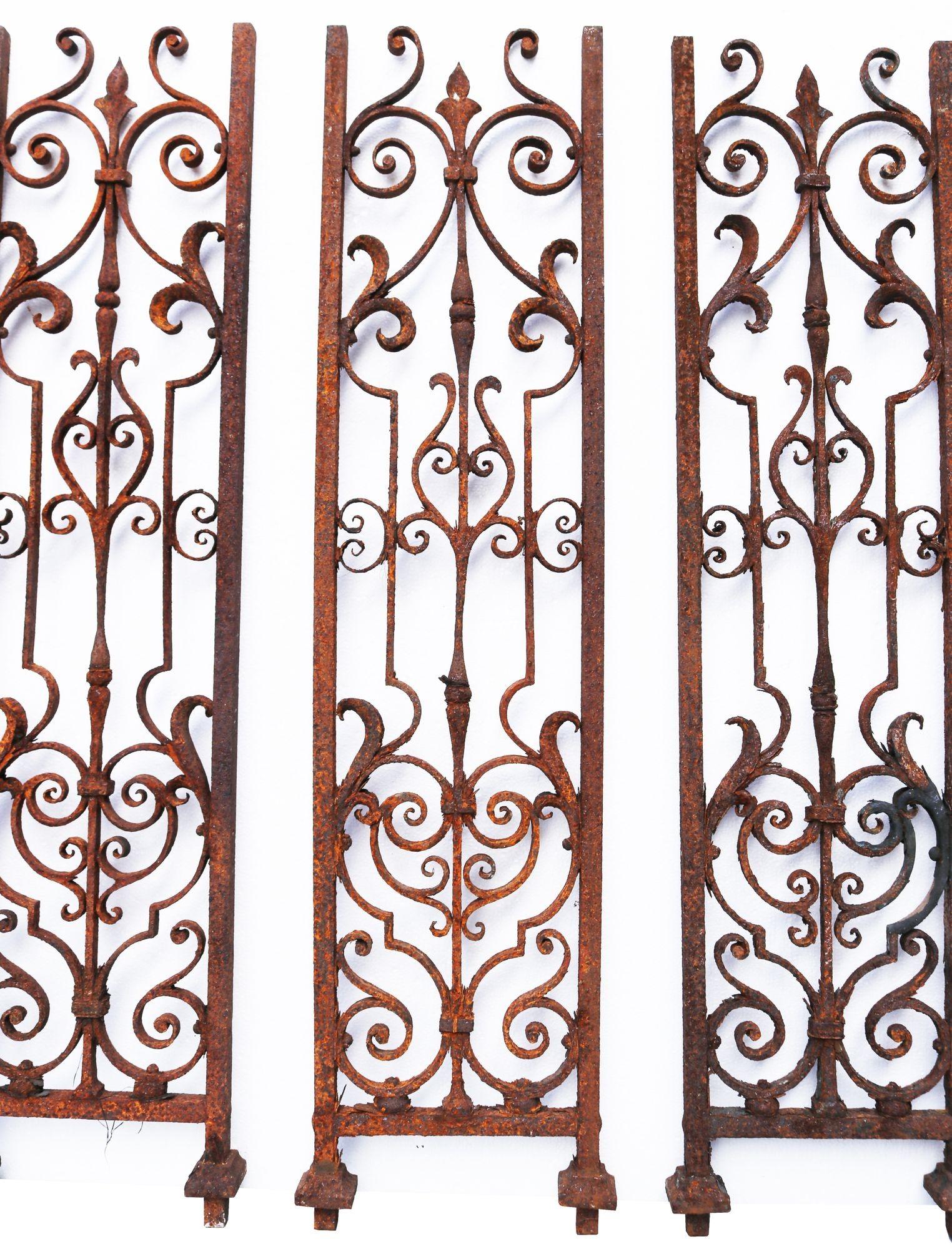 Set of Six Georgian Wrought Iron Balustrades In Good Condition For Sale In Wormelow, Herefordshire