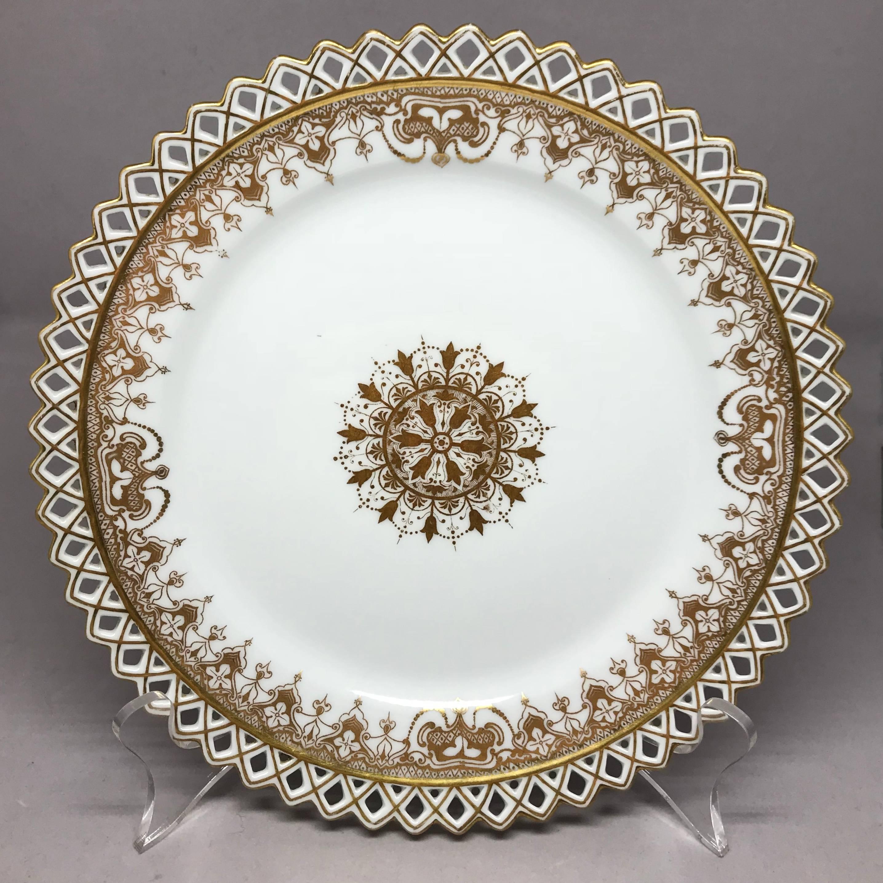 Set of Six Gilt Snowflake Plates  In Good Condition For Sale In New York, NY