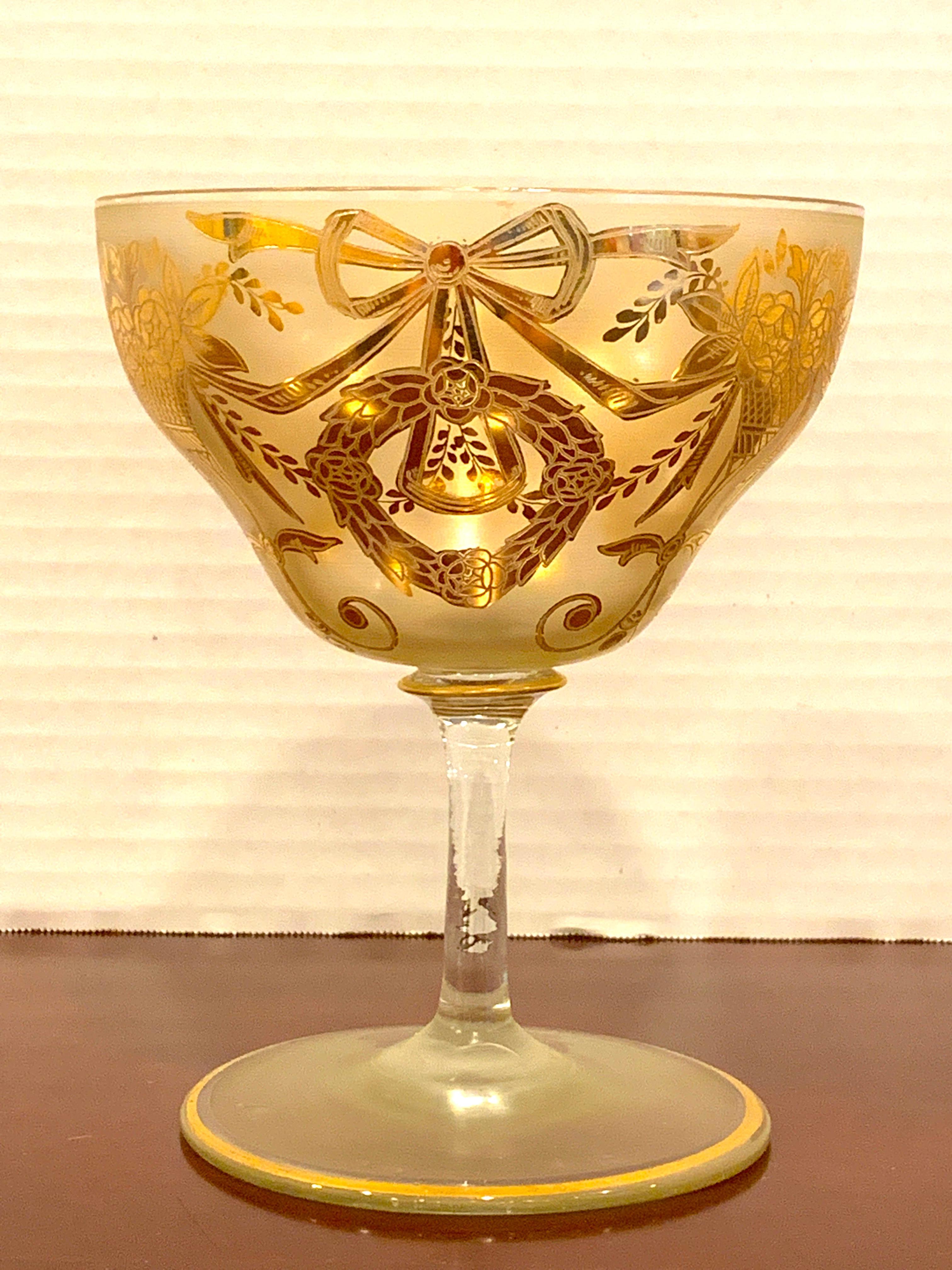 Vetro artistico Set di sei Grand Coupé glassati e smaltati d'oro/ Dessert o frutti di mare in vendita
