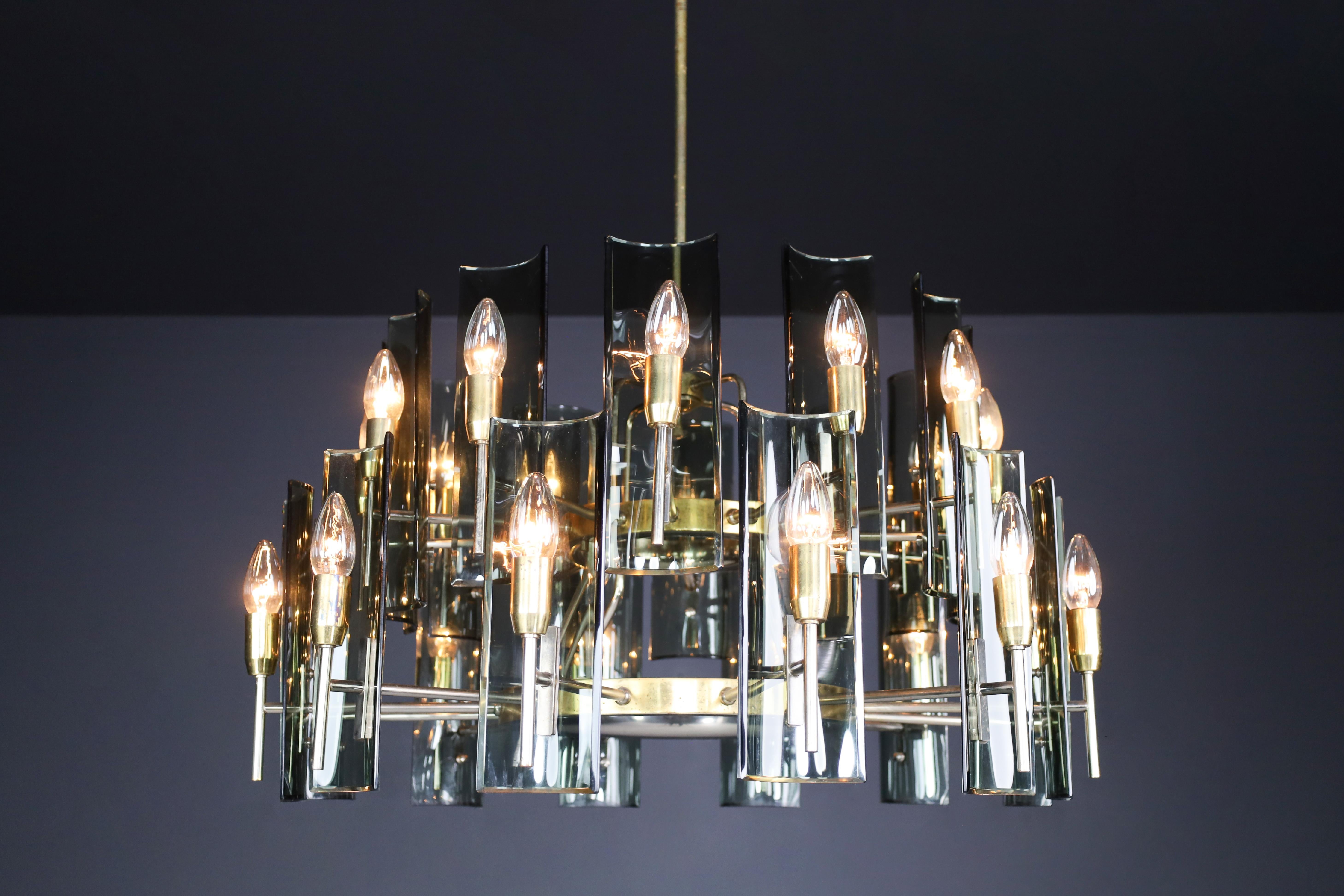 Set of Six Gino Paroldo Grande Chandeliers in Brass, Italy 1950 For Sale 6