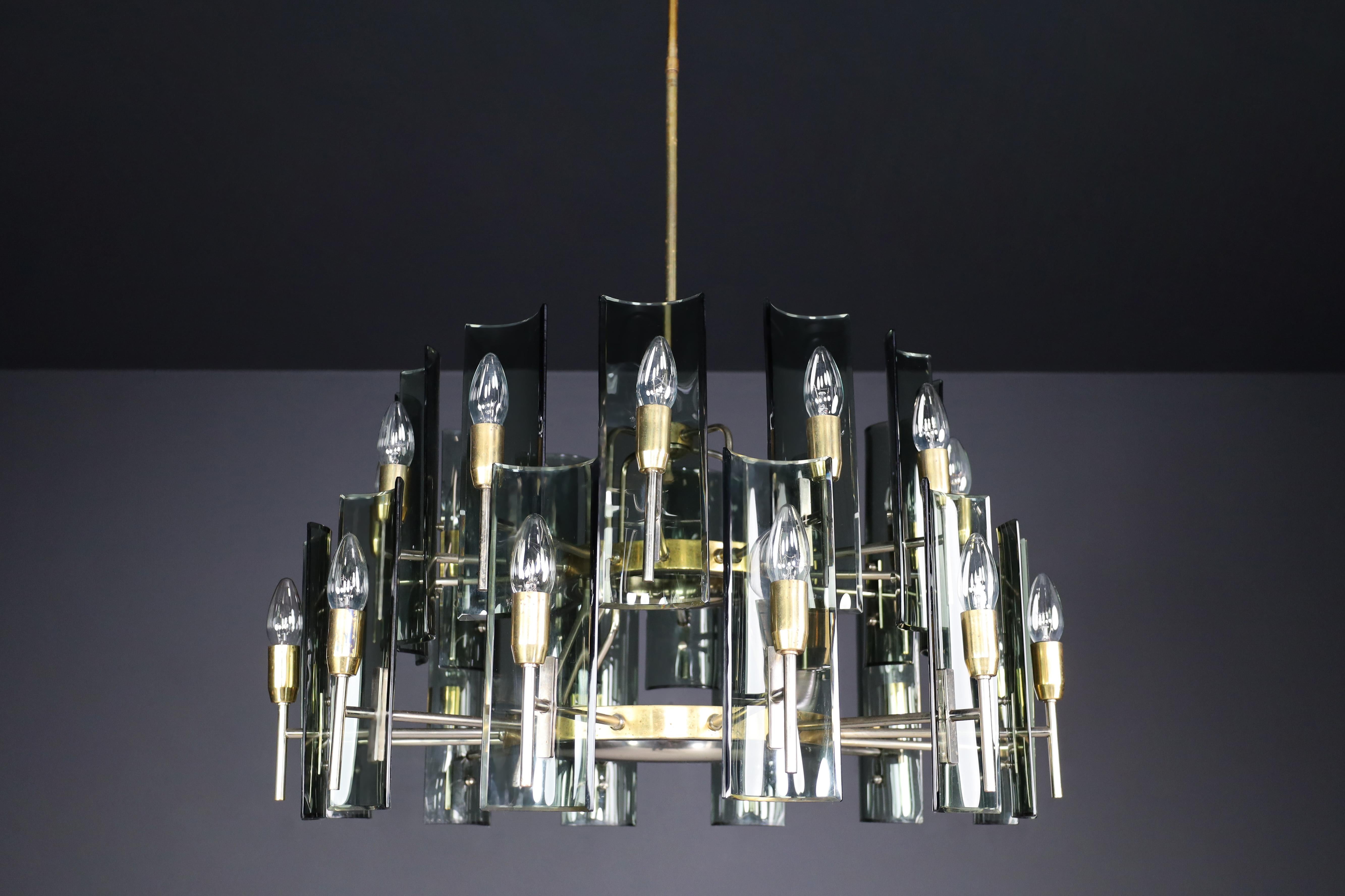 Set of Six Gino Paroldo Grande Chandeliers in Brass, Italy 1950 For Sale 7