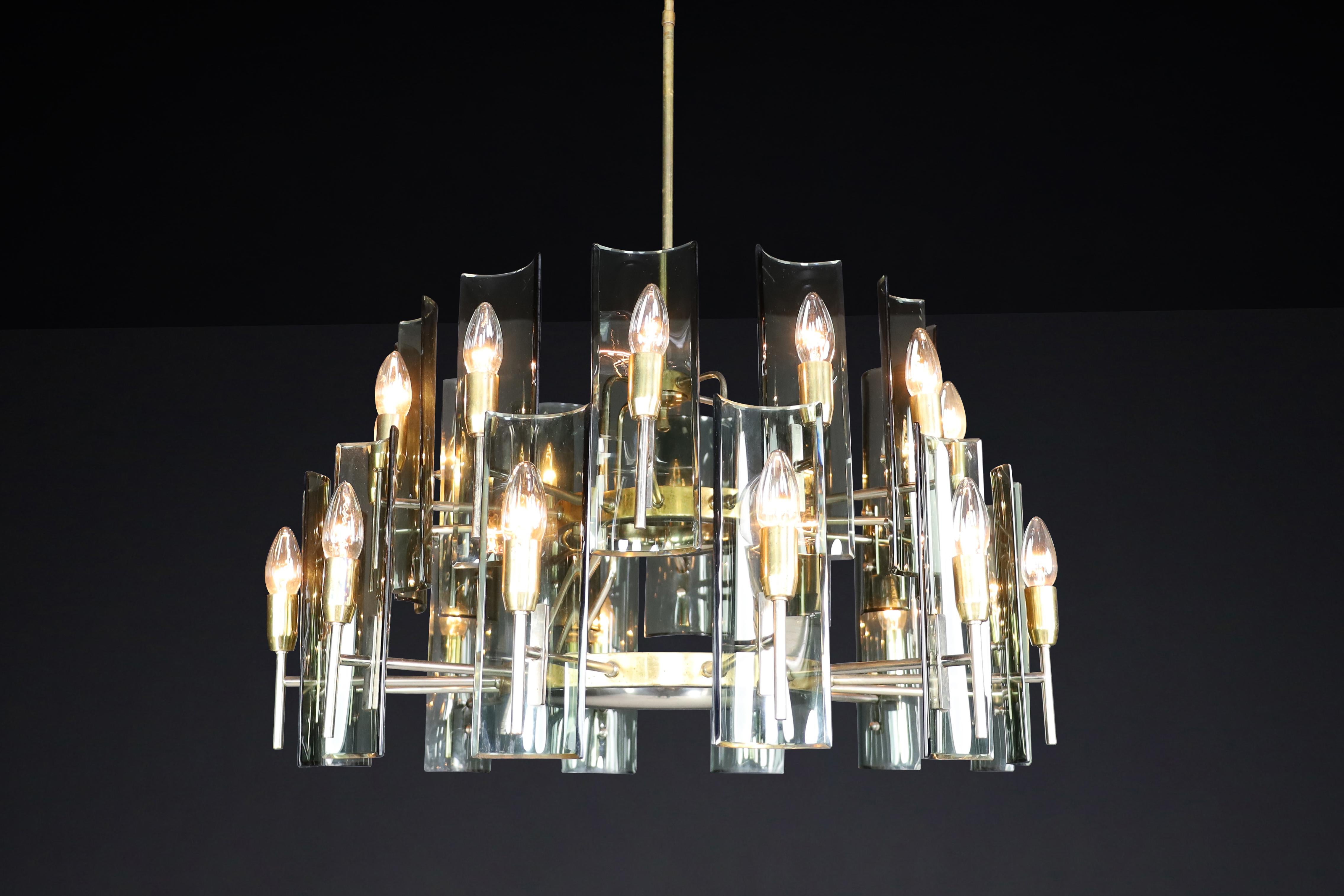 Set of Six Gino Paroldo Grande Chandeliers in Brass, Italy 1950 For Sale 10