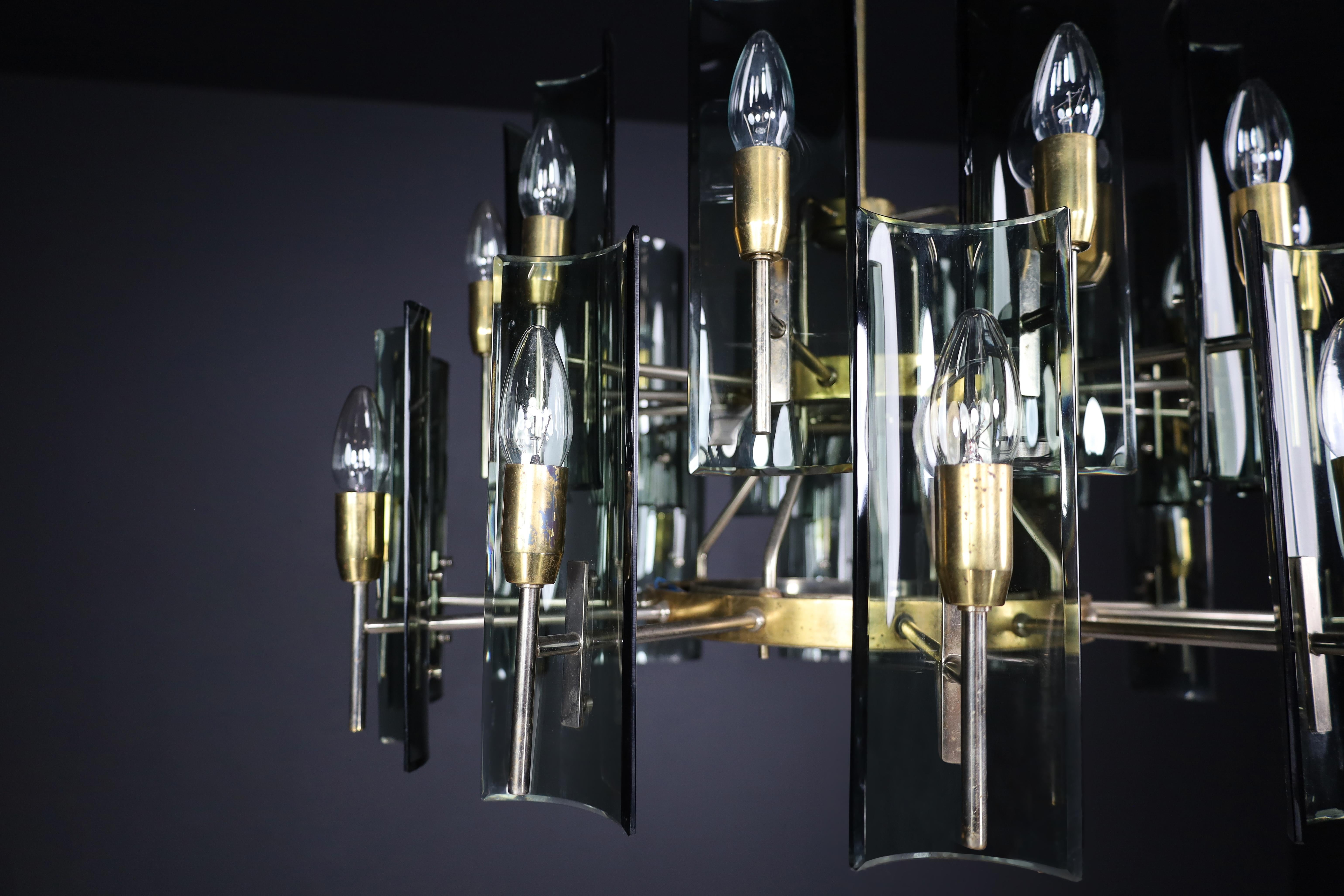 Set of Six Gino Paroldo Grande Chandeliers in Brass, Italy 1950 For Sale 11