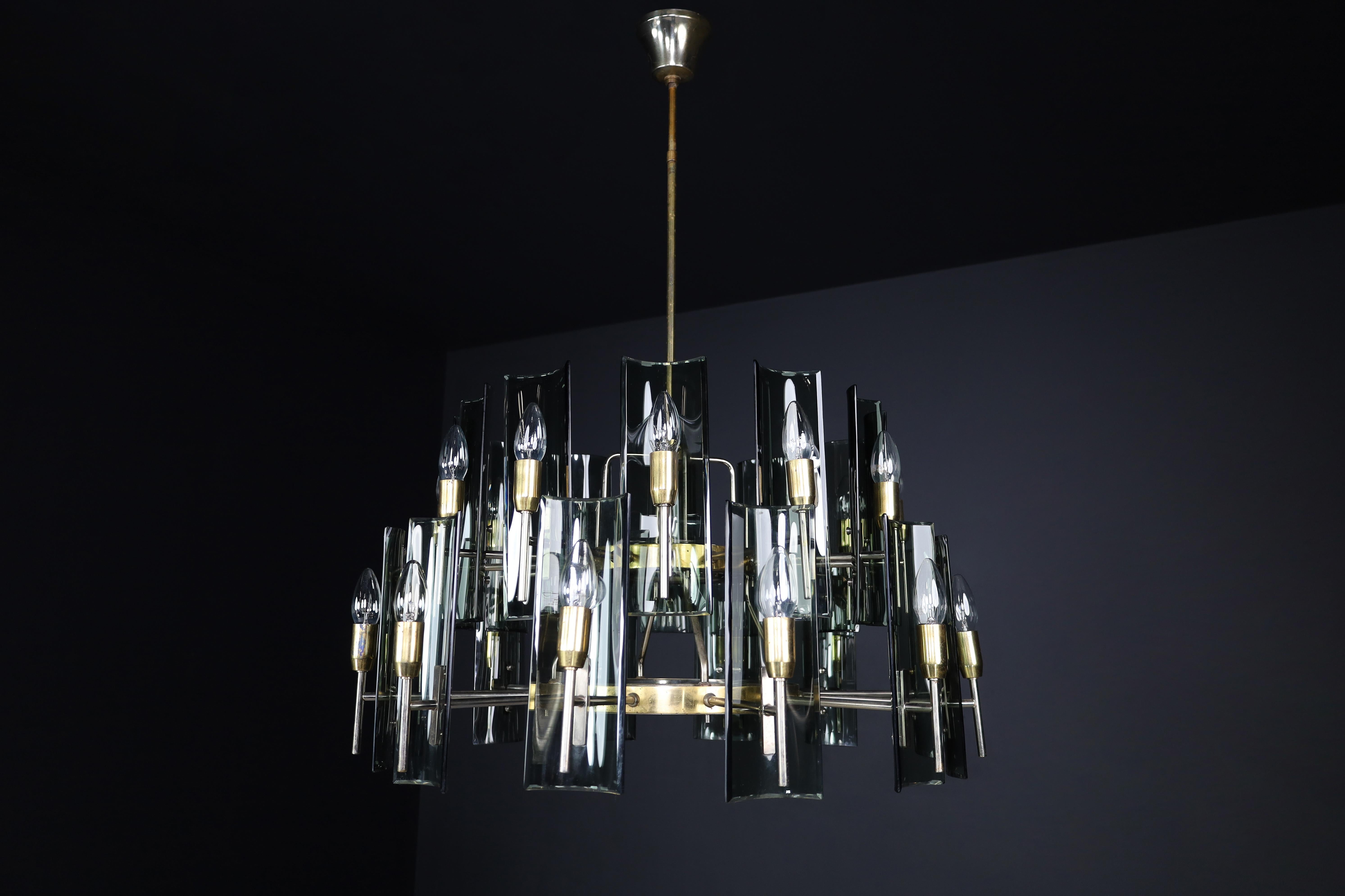 Set of Six Gino Paroldo Grande Chandeliers in Brass, Italy 1950 For Sale 12