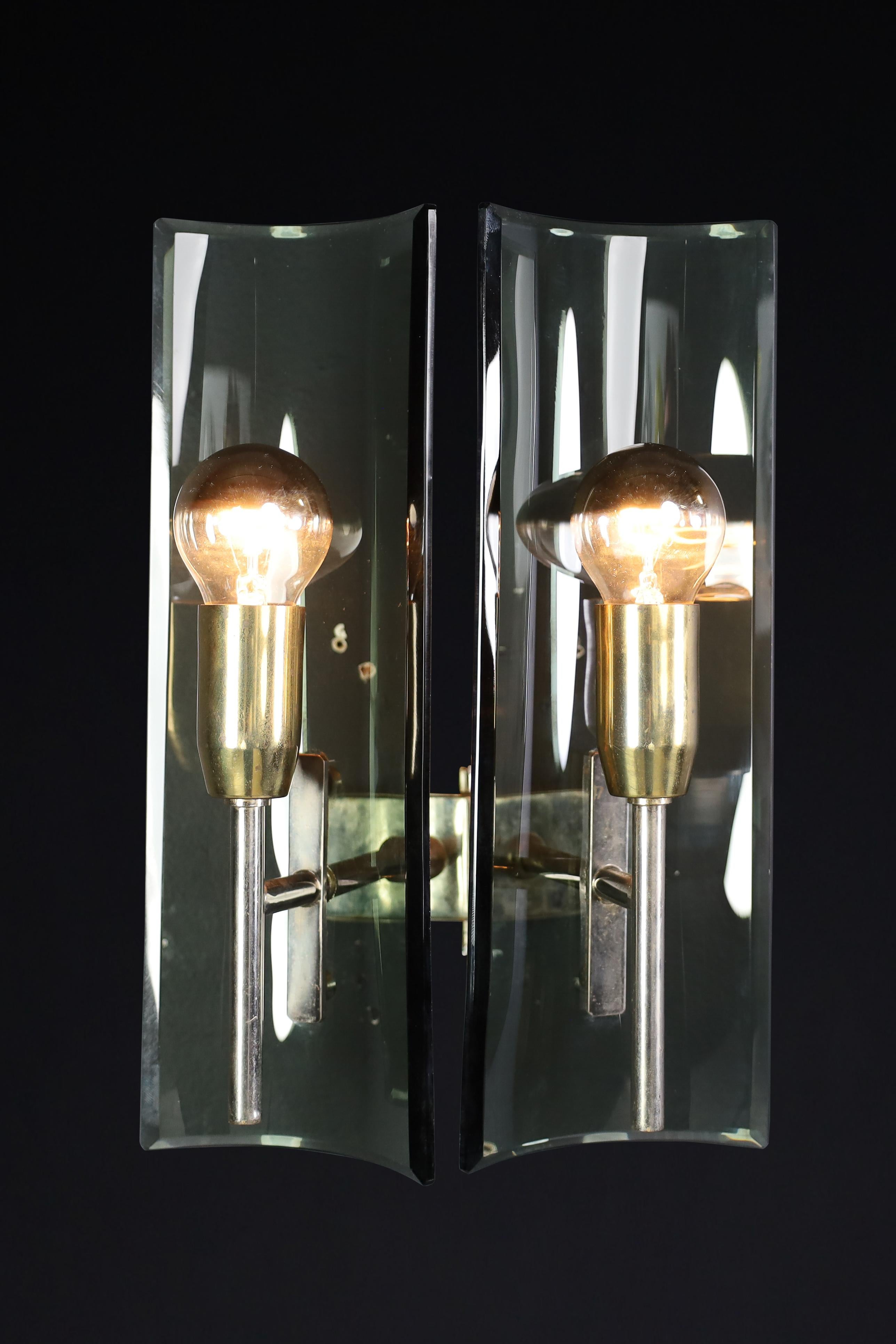 Set of Six Gino Paroldo Sconces in Brass and Curved Glass, Italy 1950s   For Sale 4