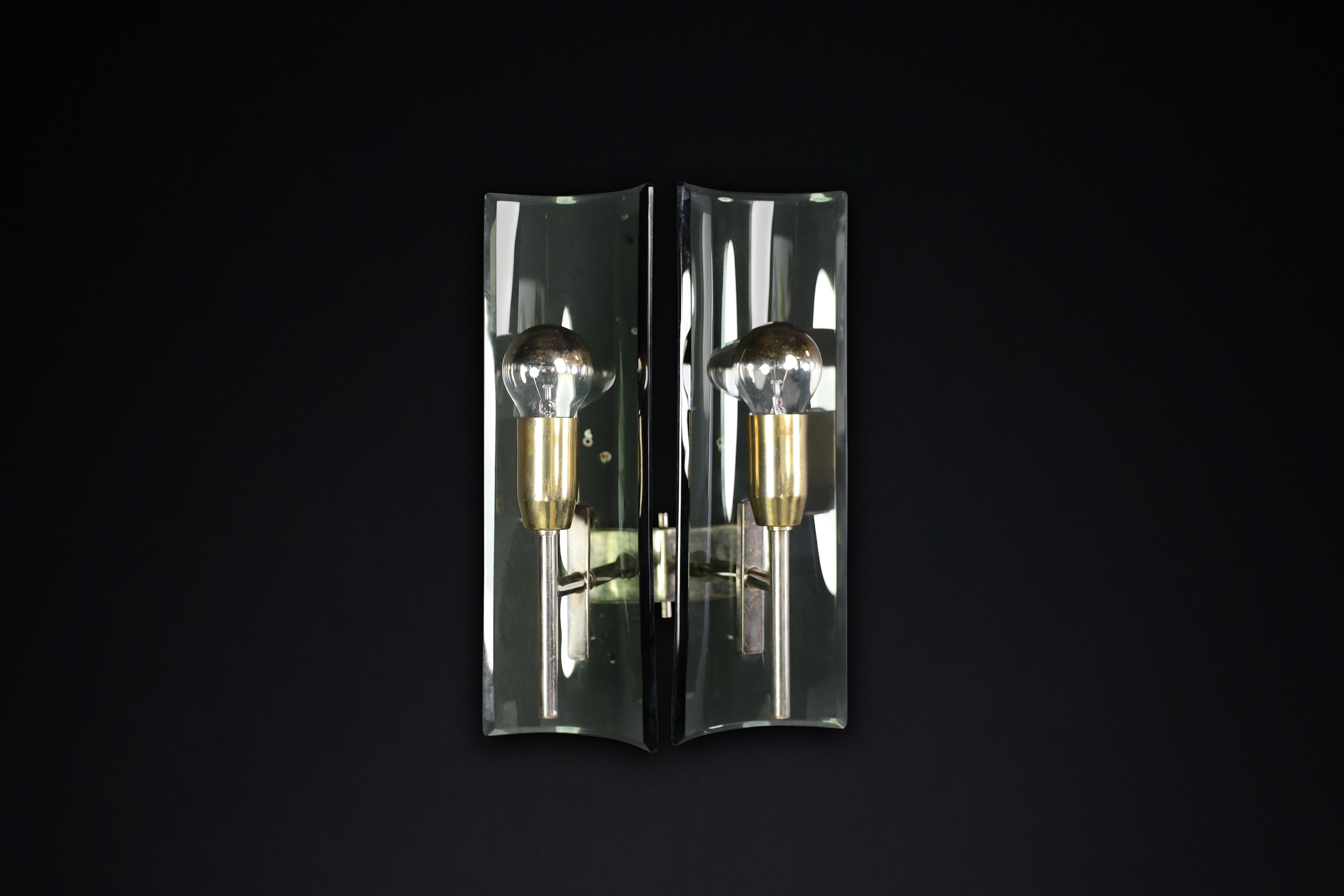 Set of Six Gino Paroldo Sconces in Brass and Curved Glass, Italy 1950s   In Good Condition For Sale In Almelo, NL