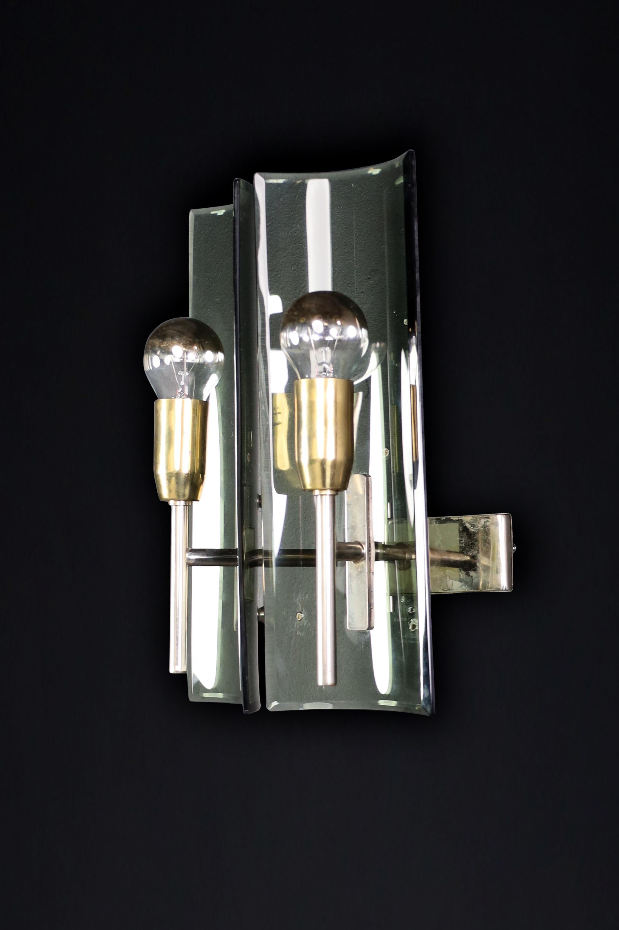 Mid-20th Century Set of Six Gino Paroldo Sconces in Brass and Curved Glass, Italy 1950s For Sale