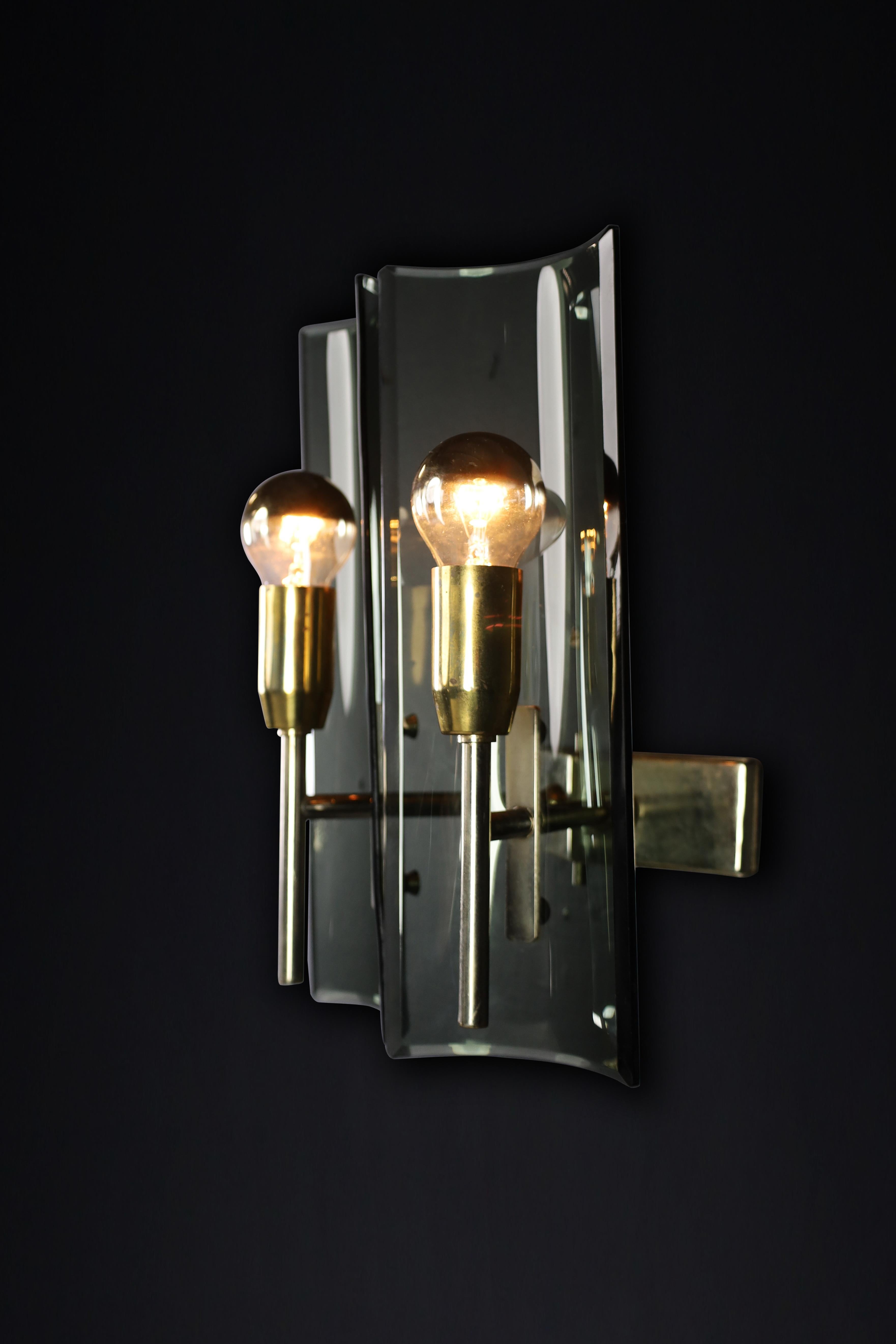 Set of Six Gino Paroldo Sconces in Brass and Curved Glass, Italy 1950s   For Sale 1