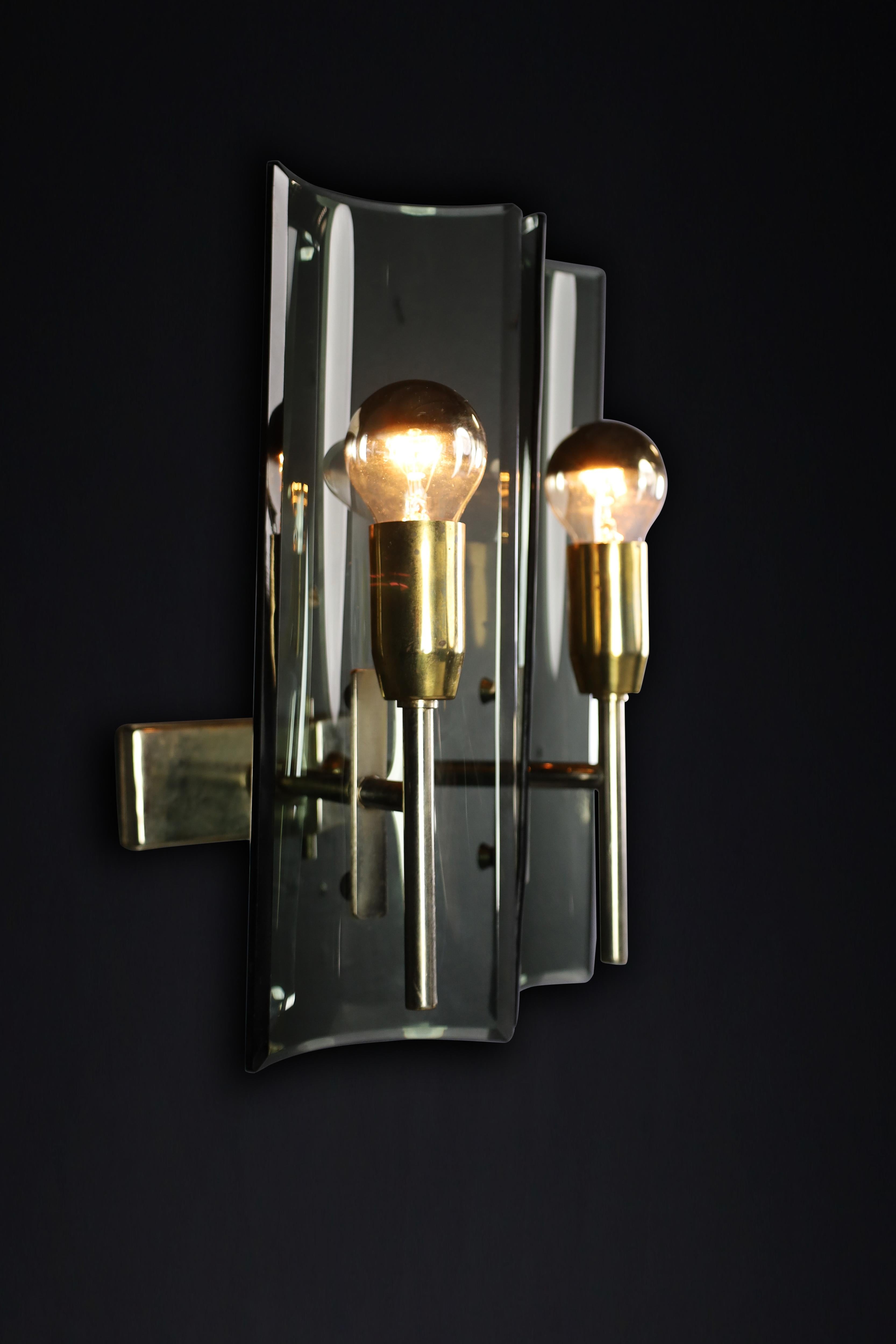 Set of Six Gino Paroldo Sconces in Brass and Curved Glass, Italy 1950s   For Sale 3