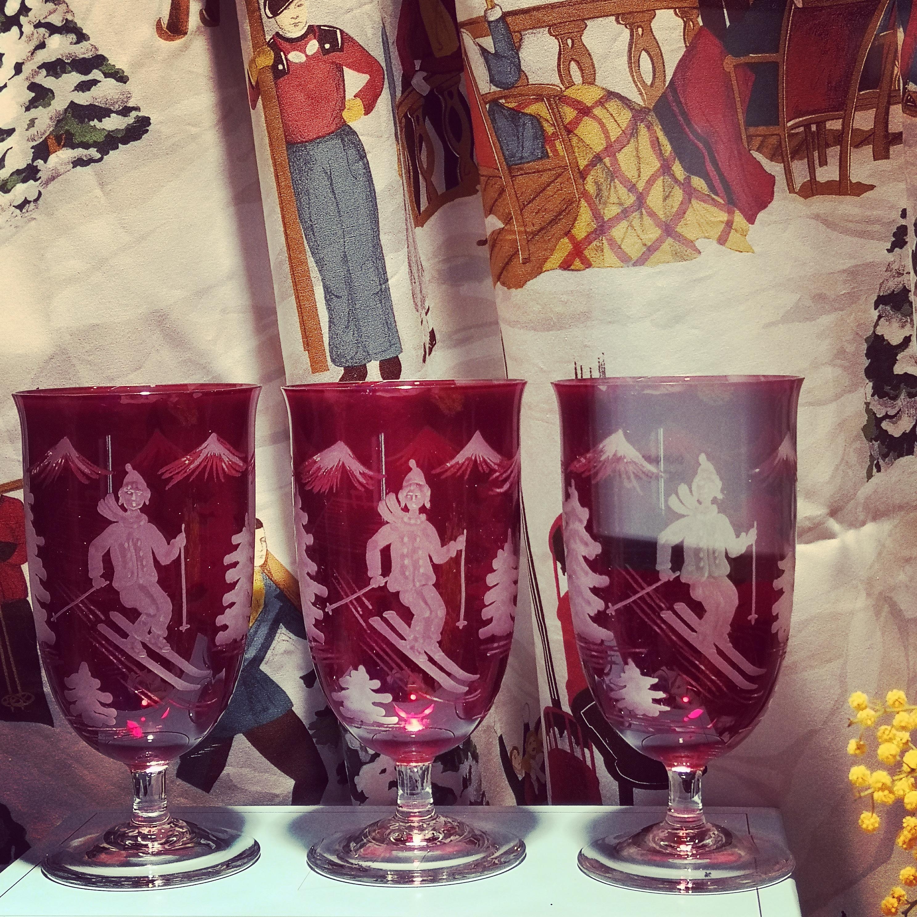 Ensemble de six verres à vin décoré de skieurs rouges de style campagnard Sofina Boutique Kitzbuehel en vente 1