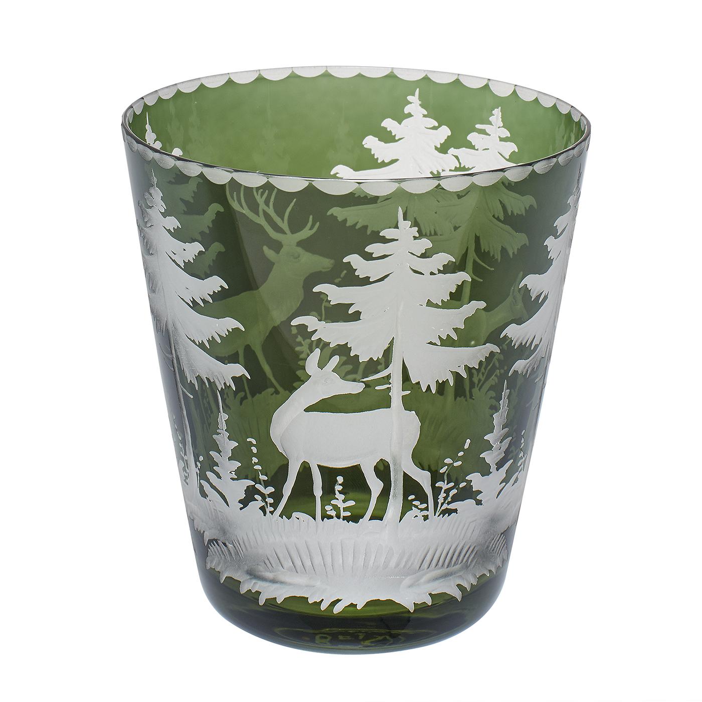 Set of six handblown tumbler in green crystal with a hand-edged hunting scene in the style of black forest. The decor is an antique hunting scene showing deers, trees and bambis all-over the glass. The decor is hands-free engraved all around the