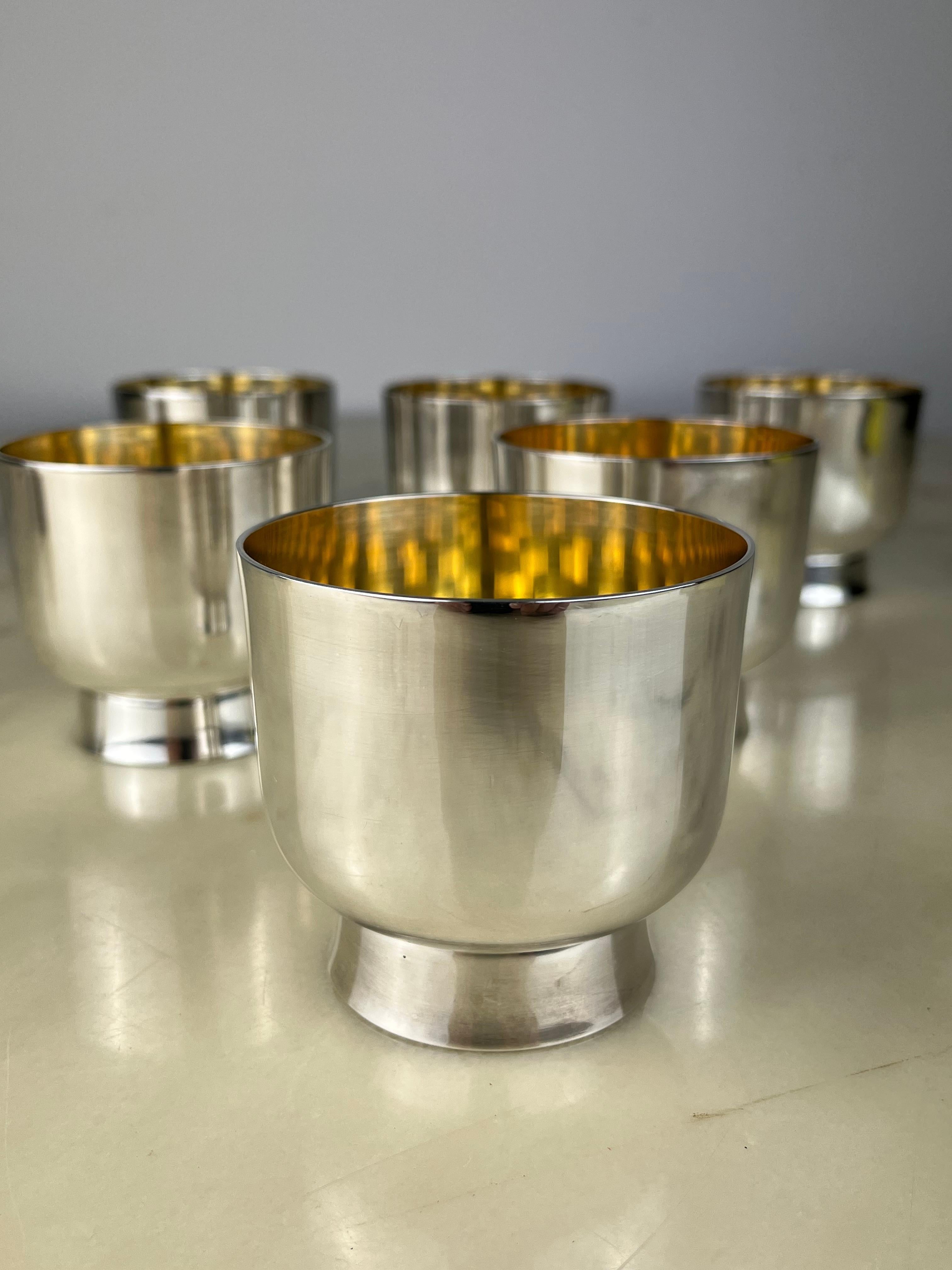 Set of six glasses in 800 silver with internal gilding, Italy, 1980s.
Small signs of the time, no dents.
The total weight of the silver is 1050.00 grams because each one weighs 175.00 grams.
Height 7.5 cm and diameter 8 cm.
Regularly stamped