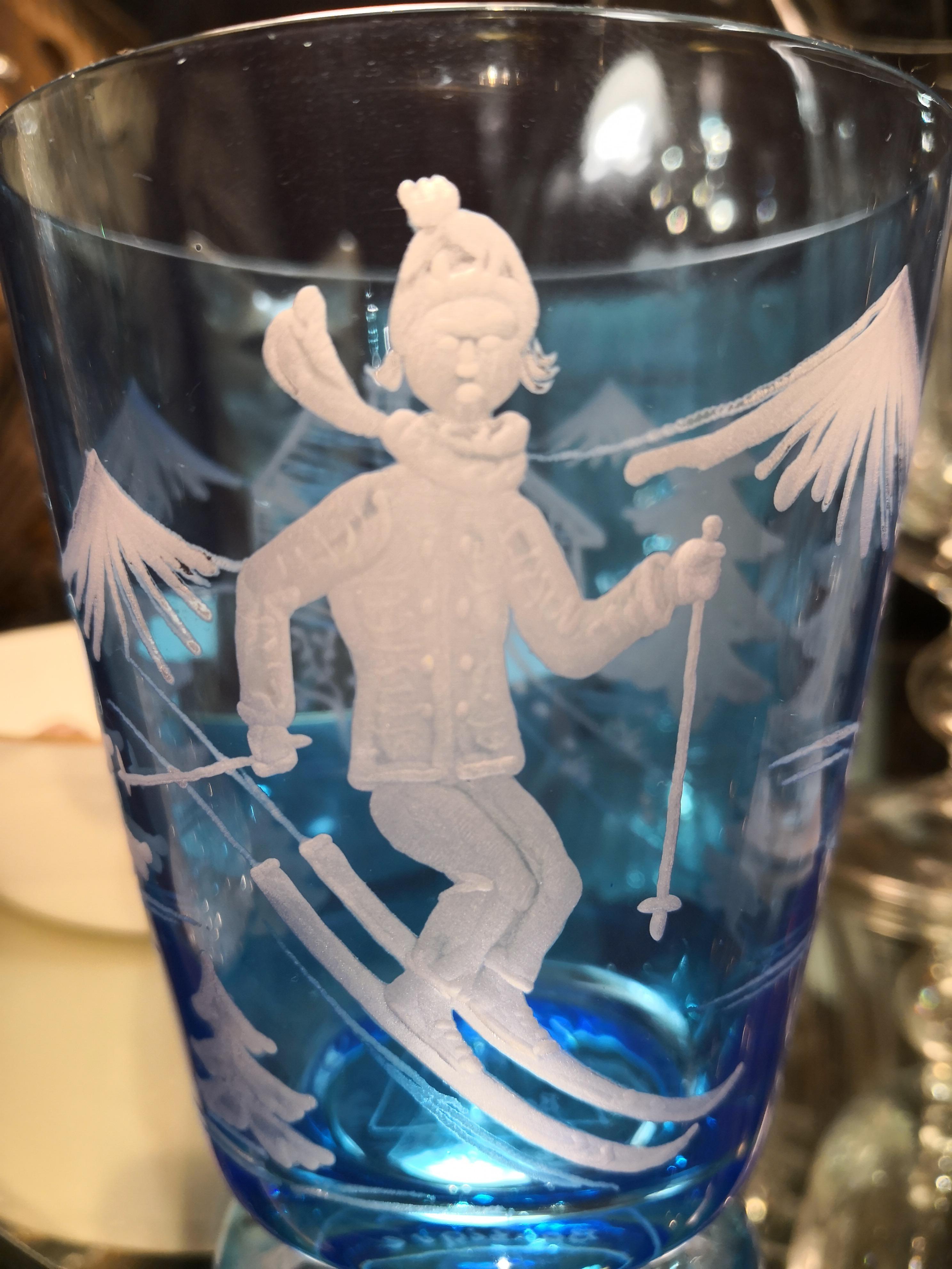 XXI secolo e contemporaneo Set di sei bicchieri in vetro in stile country Blu Skier Sofina Boutique Kitzbuehel in vendita