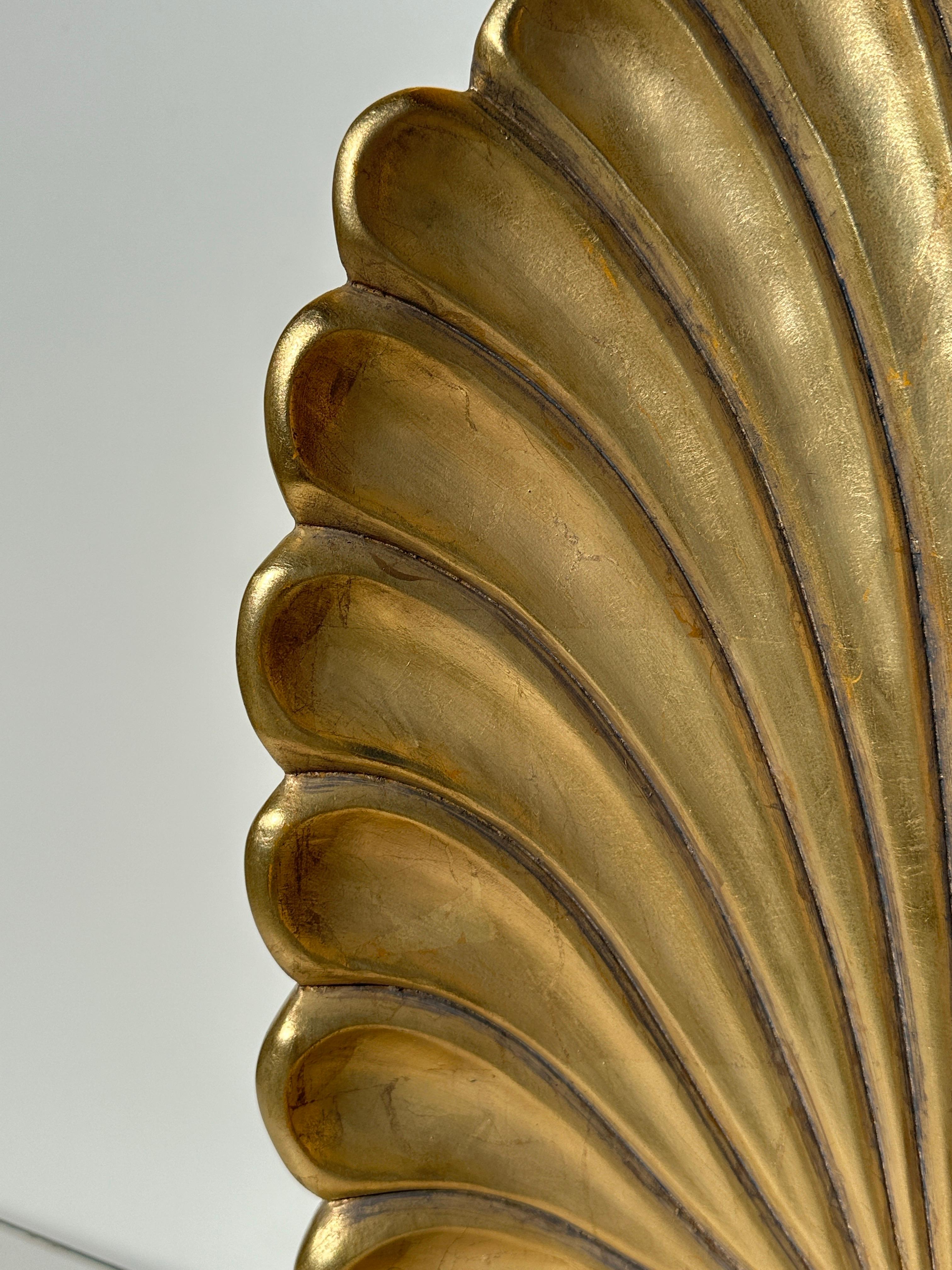 Ensemble de six chaises Grotto Shell à dossier en feuille d'or en vente 10