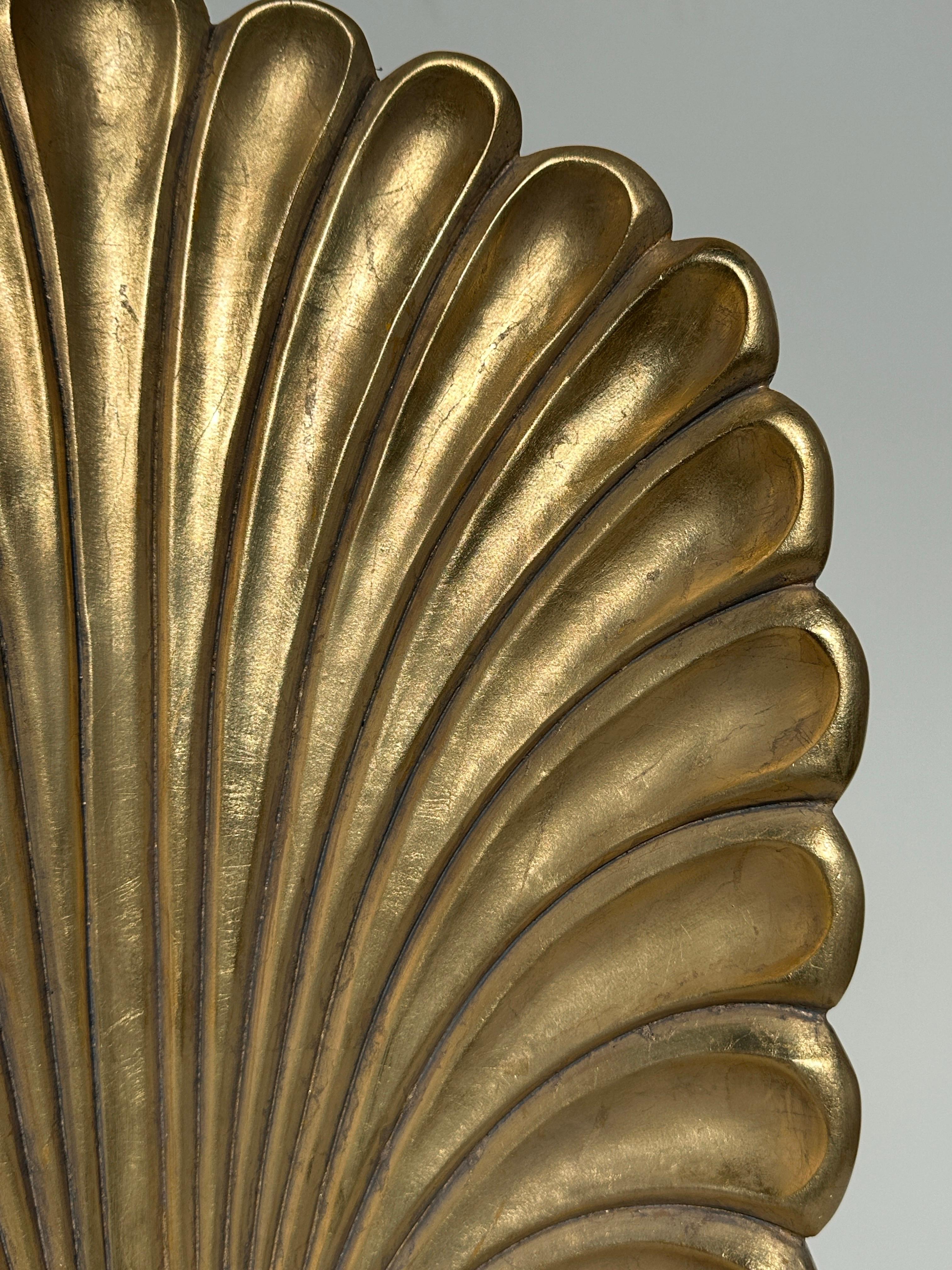 Ensemble de six chaises Grotto Shell à dossier en feuille d'or en vente 11