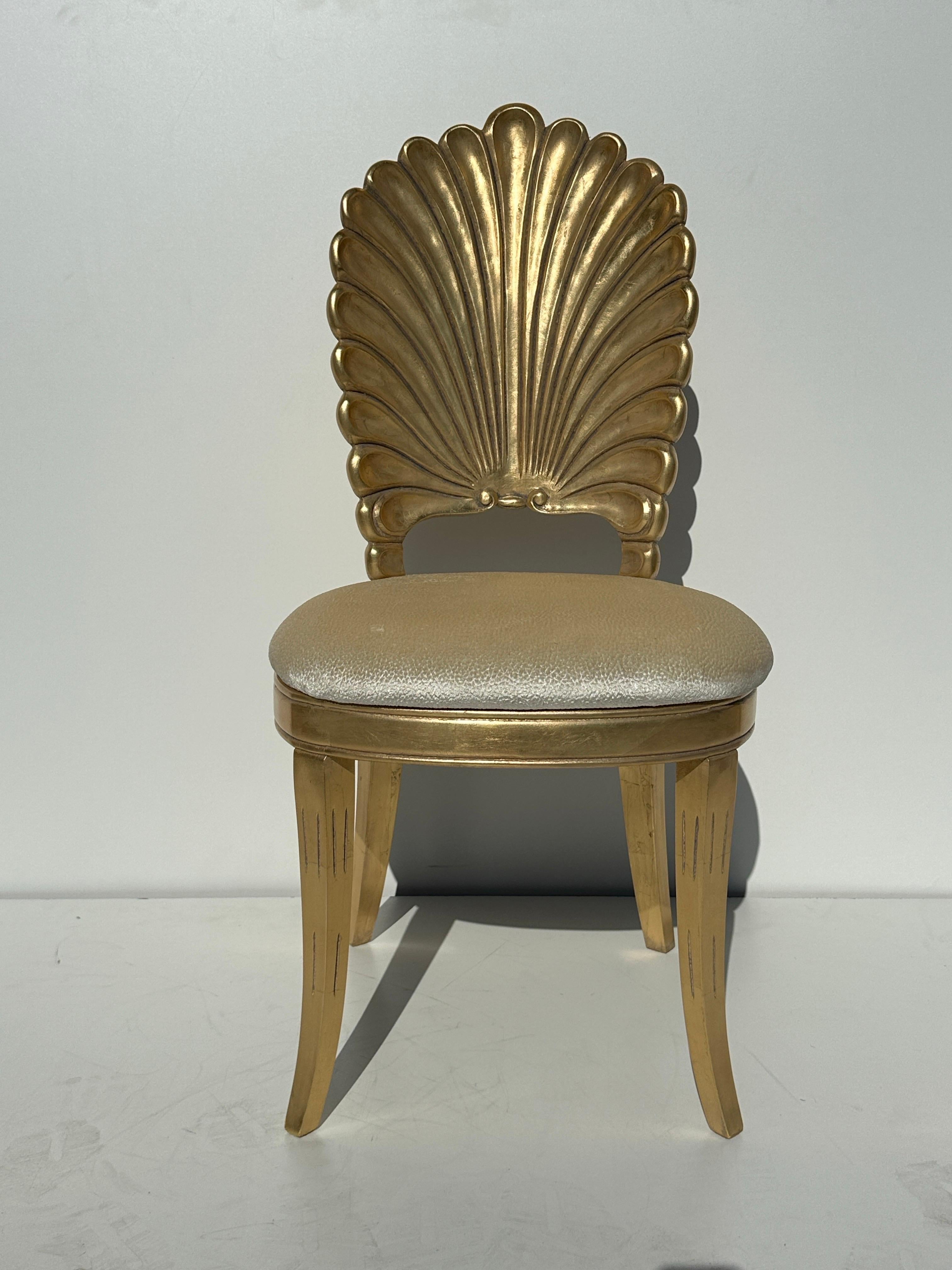 Espagnol Ensemble de six chaises Grotto Shell à dossier en feuille d'or en vente
