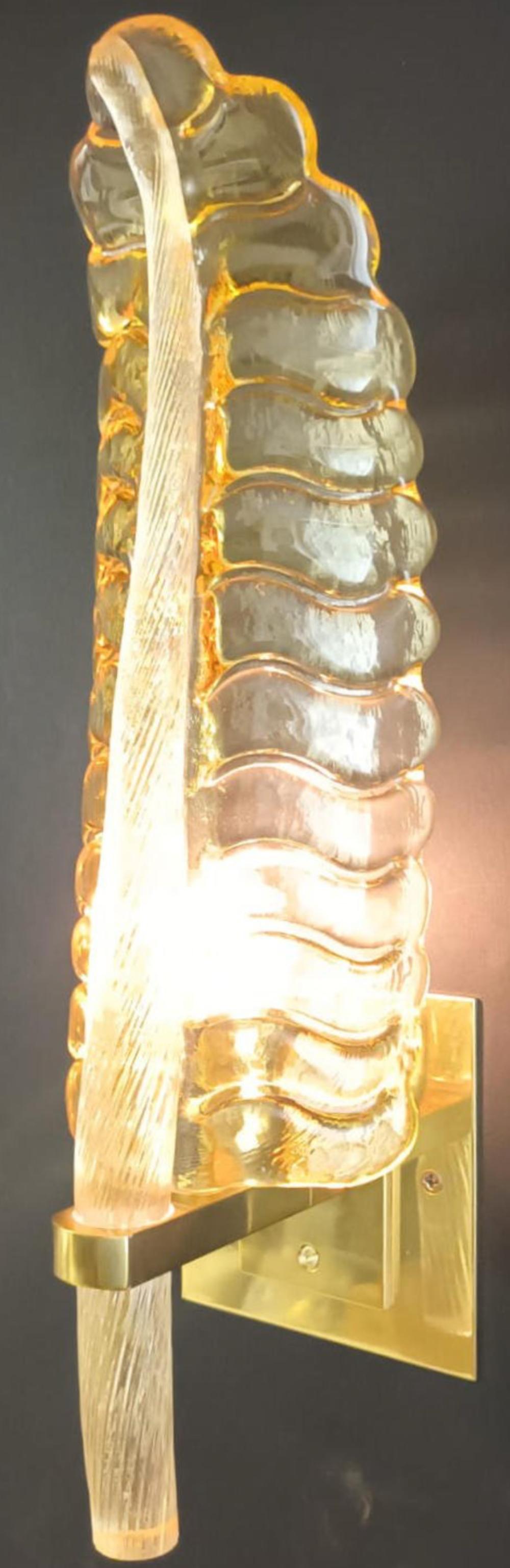 Conjunto de seis candelabros de ámbar dorado de Murano. Italia, años sesenta. Cristal de Murano en venta