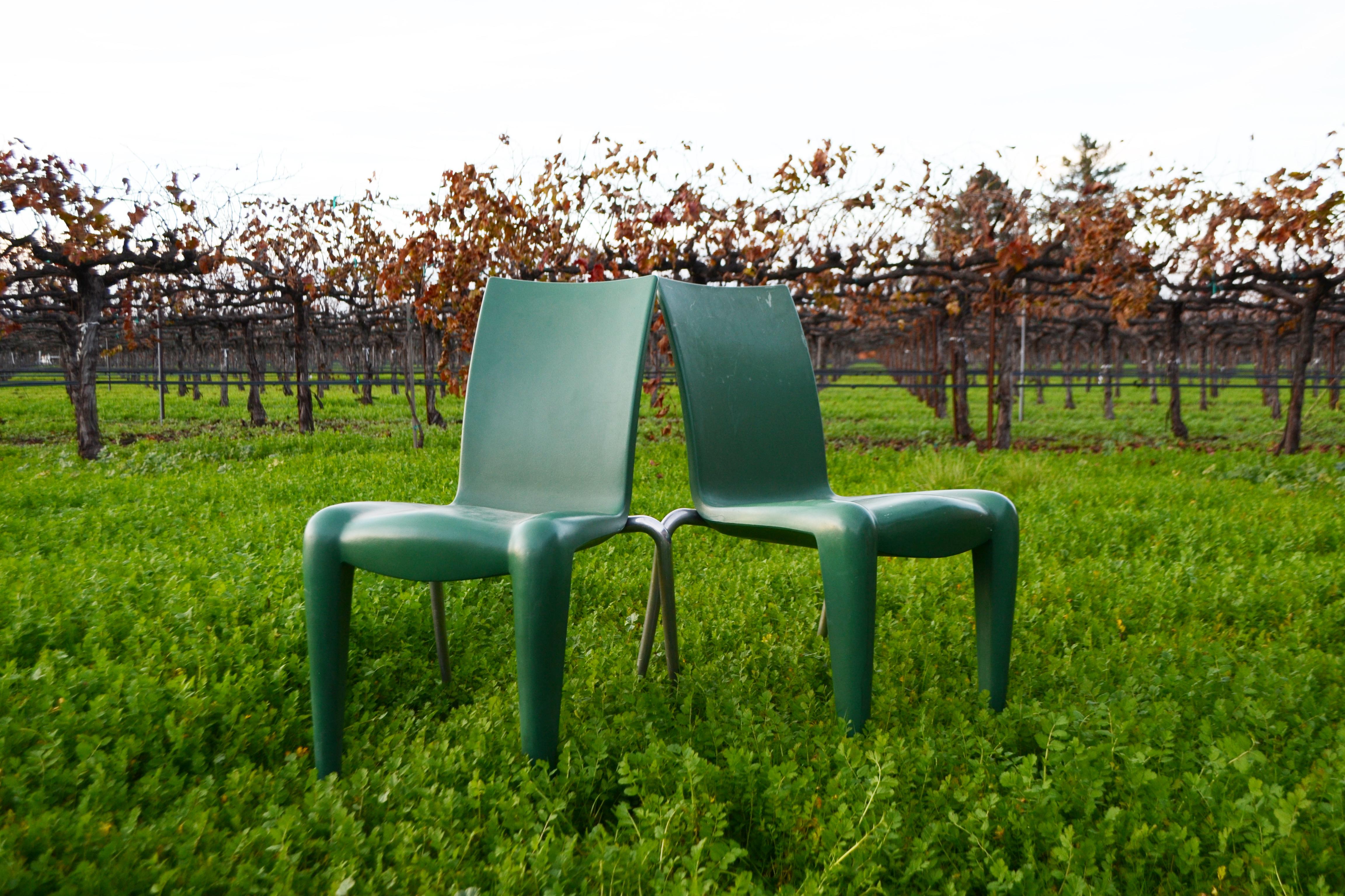 Satz von sechs grünen Philippe Stark „Louis 20“-Stühlen in Grün im Zustand „Gut“ im Angebot in Napa, CA