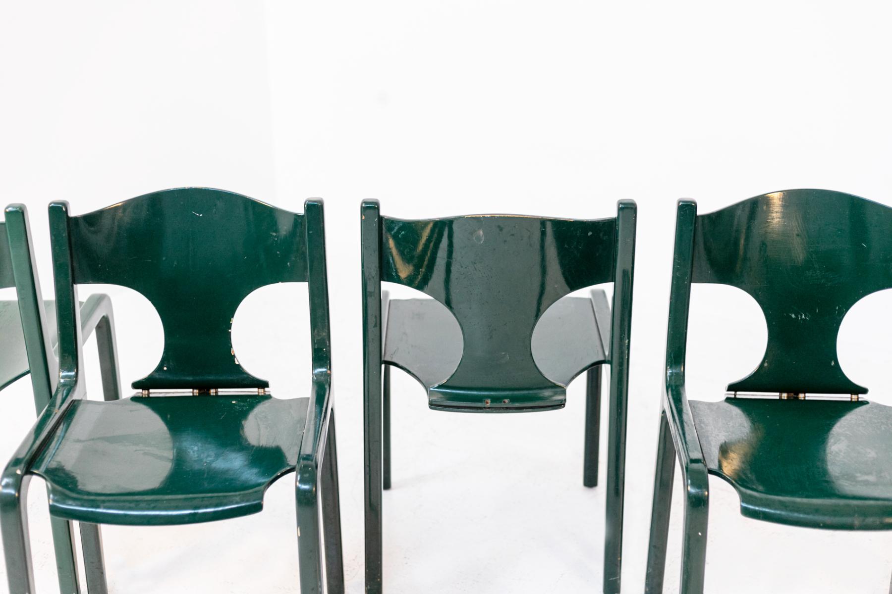 Wonderful set composed of six beautiful chairs designed by architect Augusto Savini for the manufacture of Pozzi Giuseppe and sons in 1968.
The chairs were mass produced and were first presented at Pozzi's Gallerie Lafayette in 1968. Published in