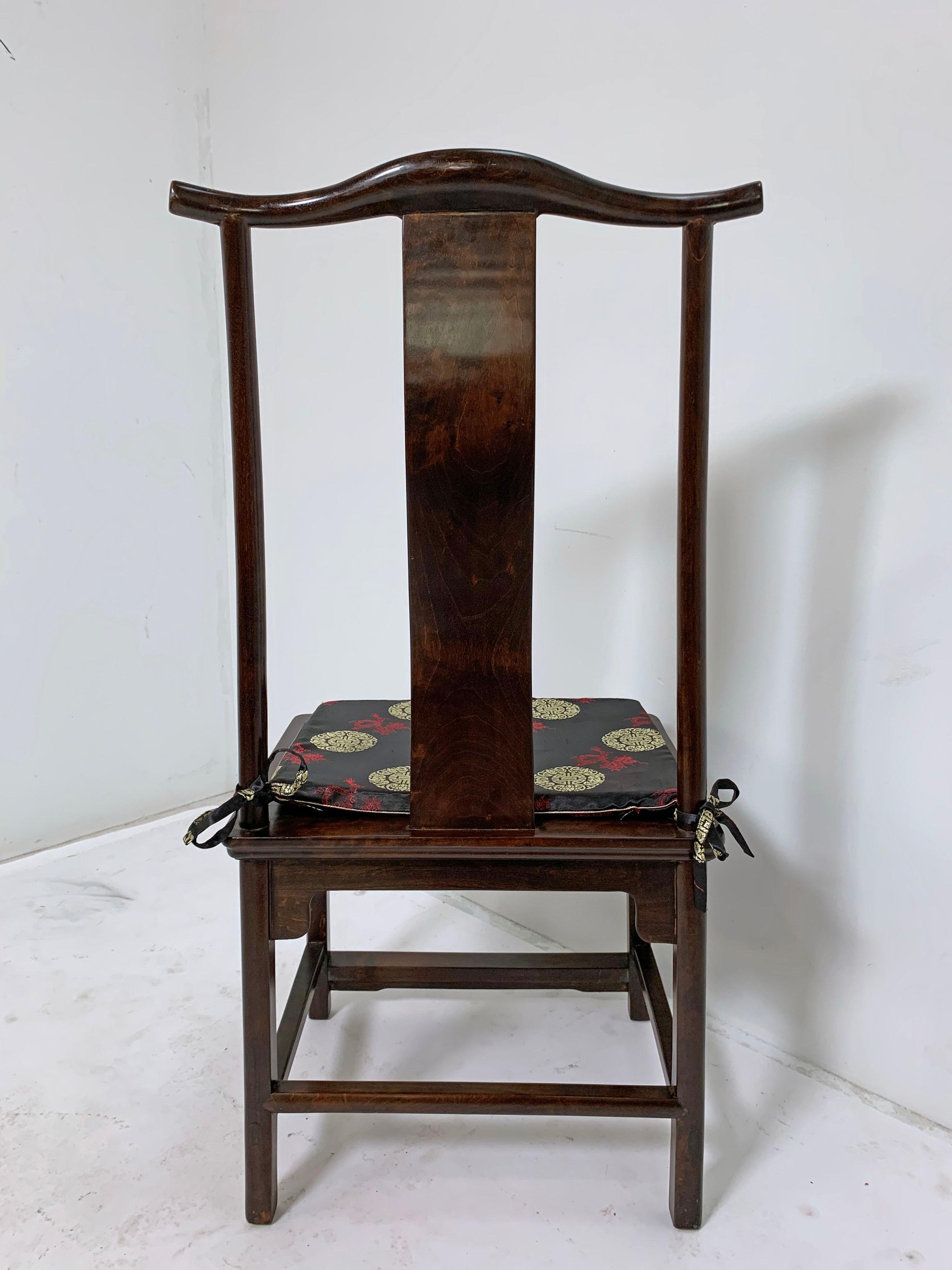 Set of Six Guanmaoyi Yokeback Dining Chairs, circa 1960s For Sale 4